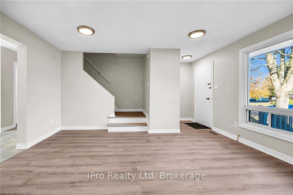 Photo 6 of Unit 11, 8 Eastview Avenue, Hamilton, Riverdale — HOMEH