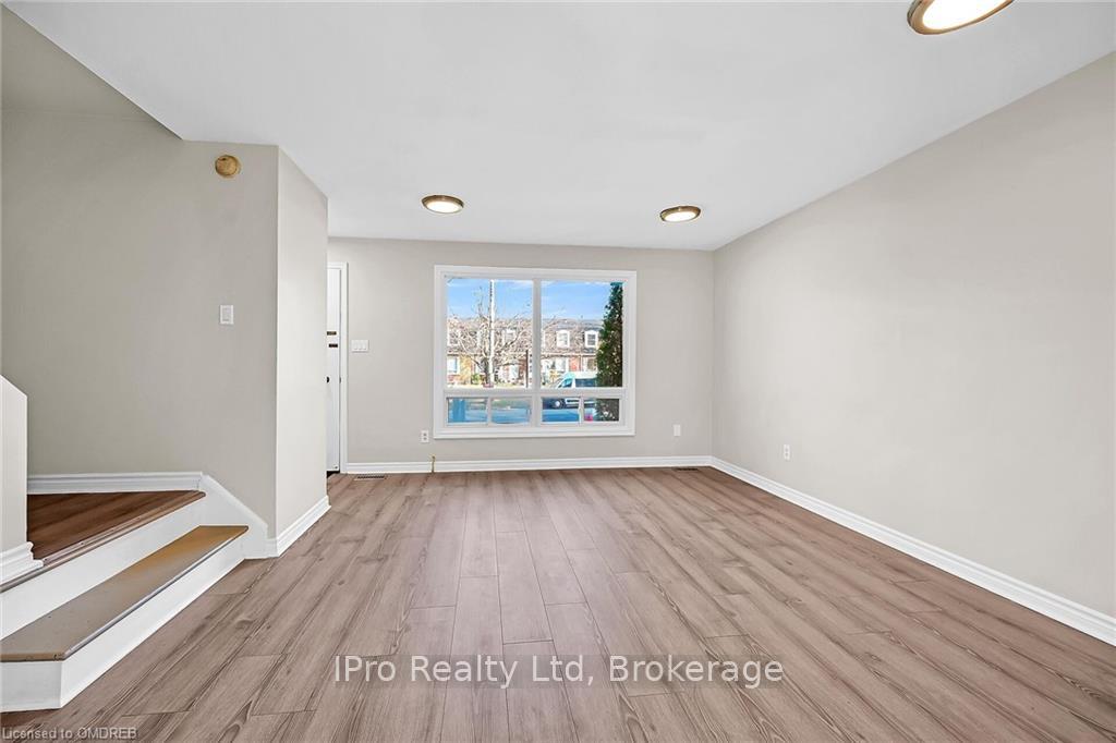 Photo 7 of Unit 11, 8 Eastview Avenue, Hamilton, Riverdale — HOMEH