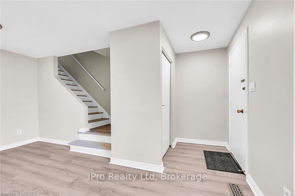 Photo 8 of Unit 11, 8 Eastview Avenue, Hamilton, Riverdale — HOMEH