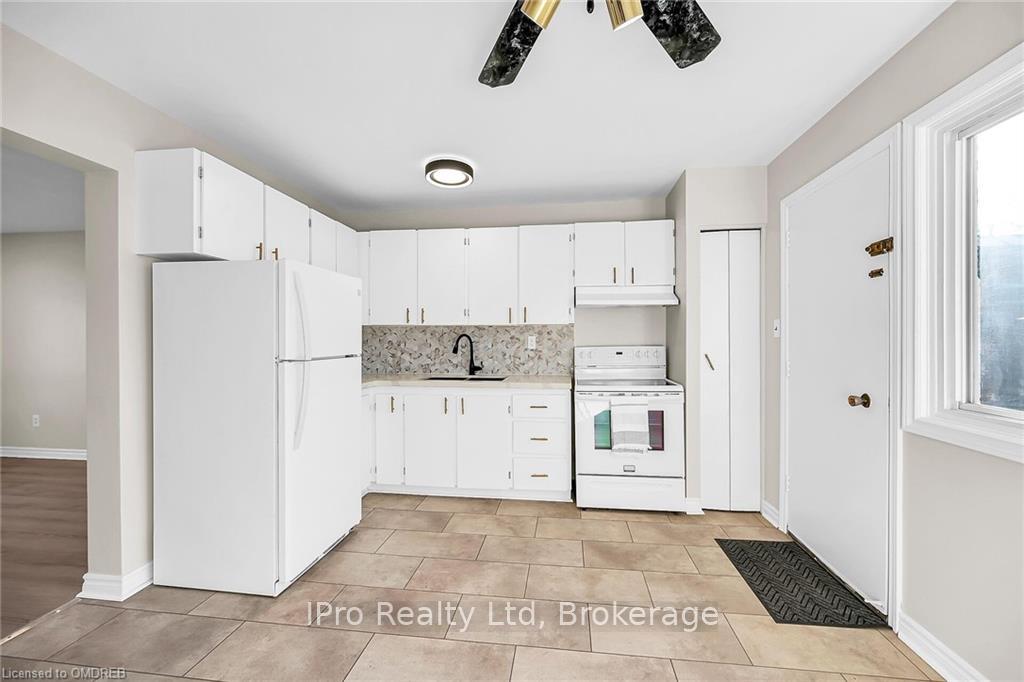Photo 11 of Unit 11, 8 Eastview Avenue, Hamilton, Riverdale — HOMEH