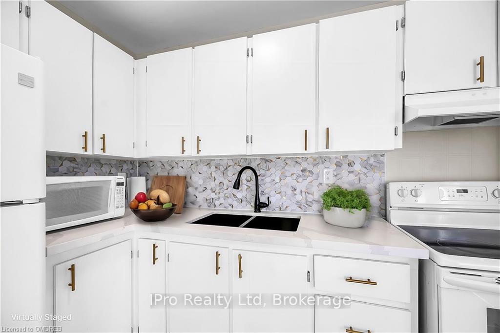 Photo 13 of Unit 11, 8 Eastview Avenue, Hamilton, Riverdale — HOMEH