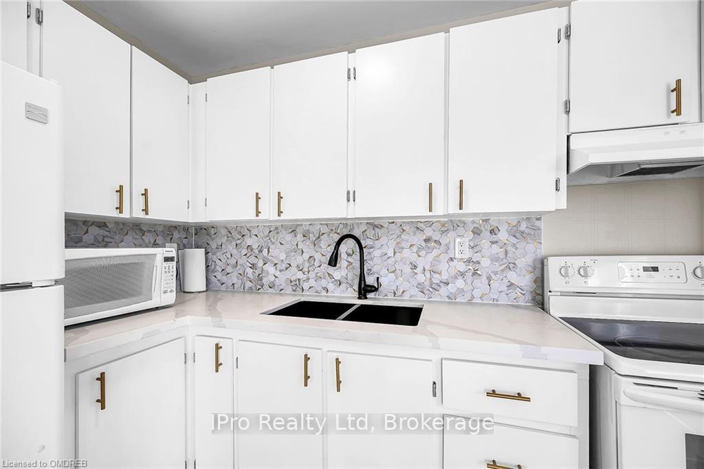 Photo 14 of Unit 11, 8 Eastview Avenue, Hamilton, Riverdale — HOMEH