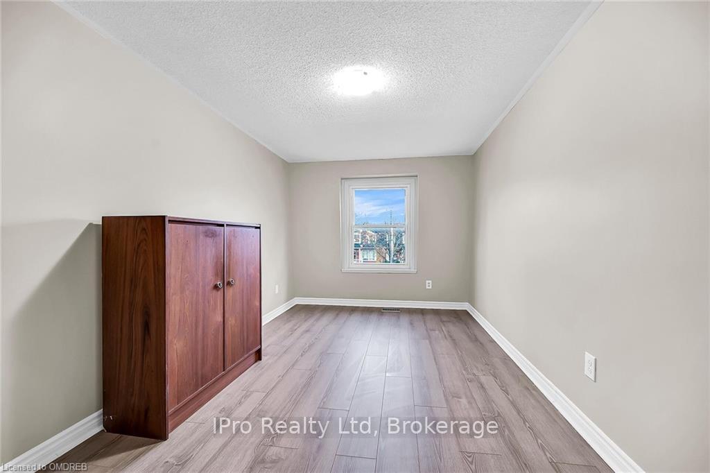 Photo 18 of Unit 11, 8 Eastview Avenue, Hamilton, Riverdale — HOMEH