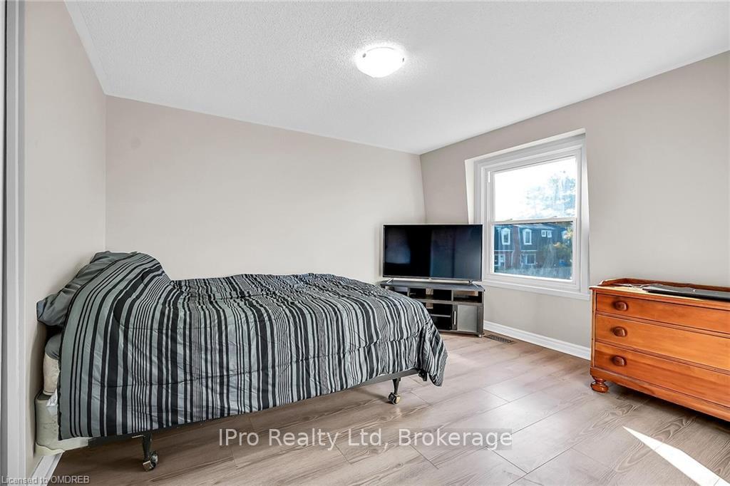 Photo 23 of Unit 11, 8 Eastview Avenue, Hamilton, Riverdale — HOMEH