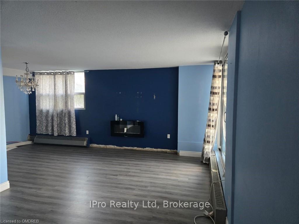 Photo 6 of Unit 204, 2345 Confederation Parkway, Mississauga, Cooksville — HOMEH