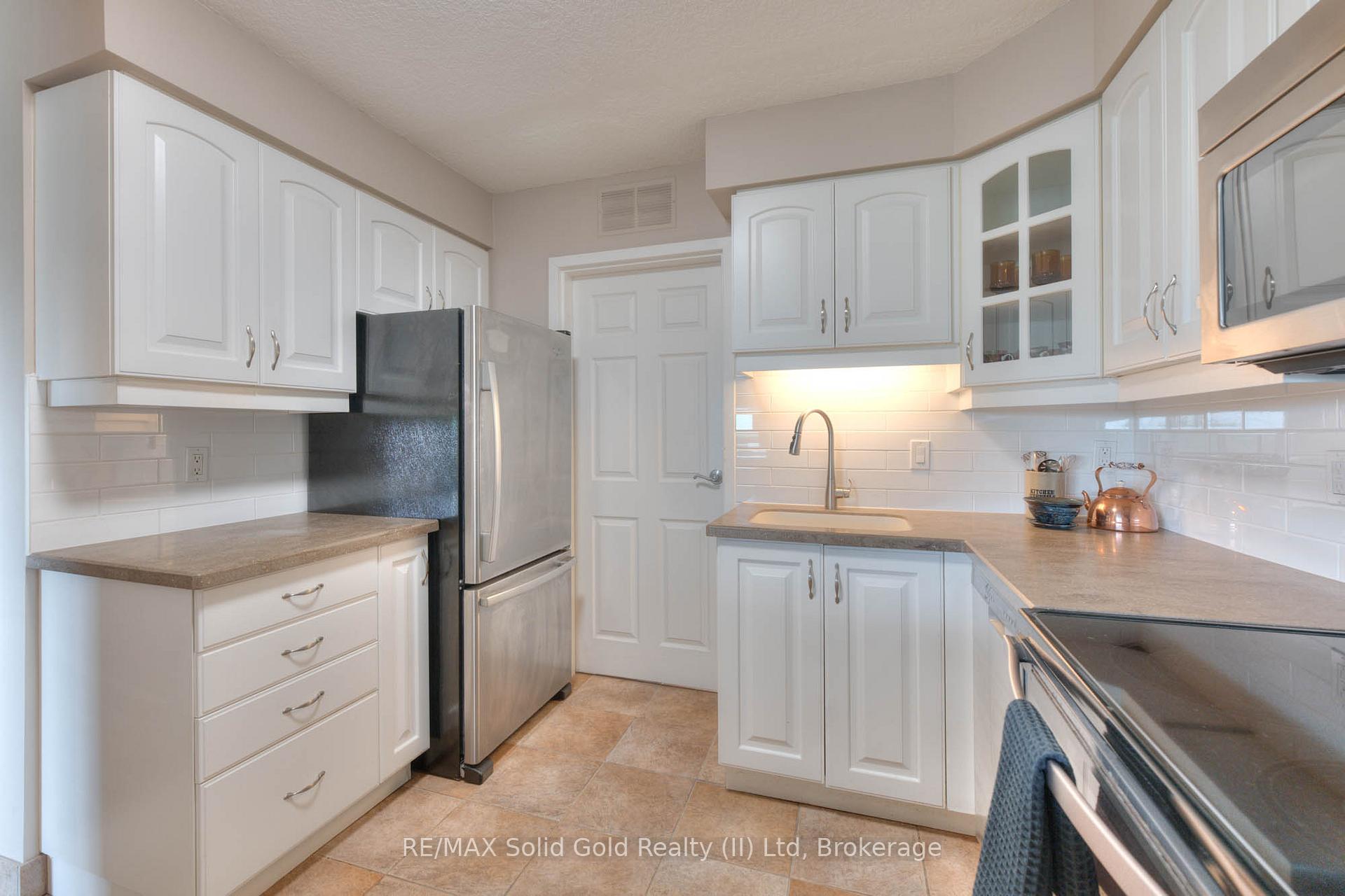 Photo 10 of Unit 606, 250 Glenridge Drive, Waterloo — HOMEH