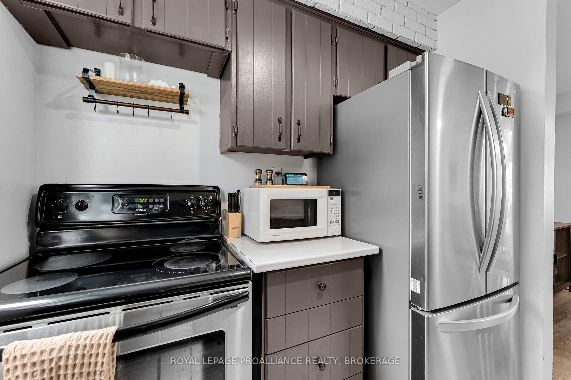 Photo 10 of 369 William Street N, Gananoque — HOMEH