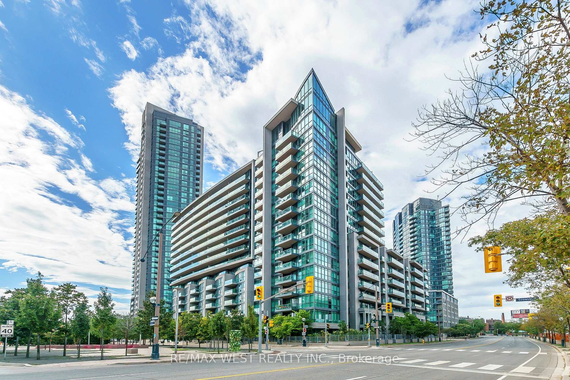 Front of Unit 465, 209 Fort York Boulevard
