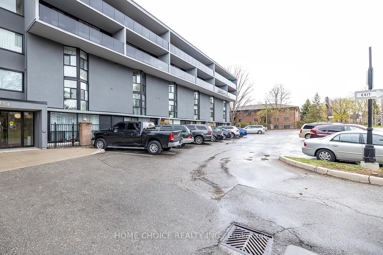 Front of Unit 412, 454 Centre Street