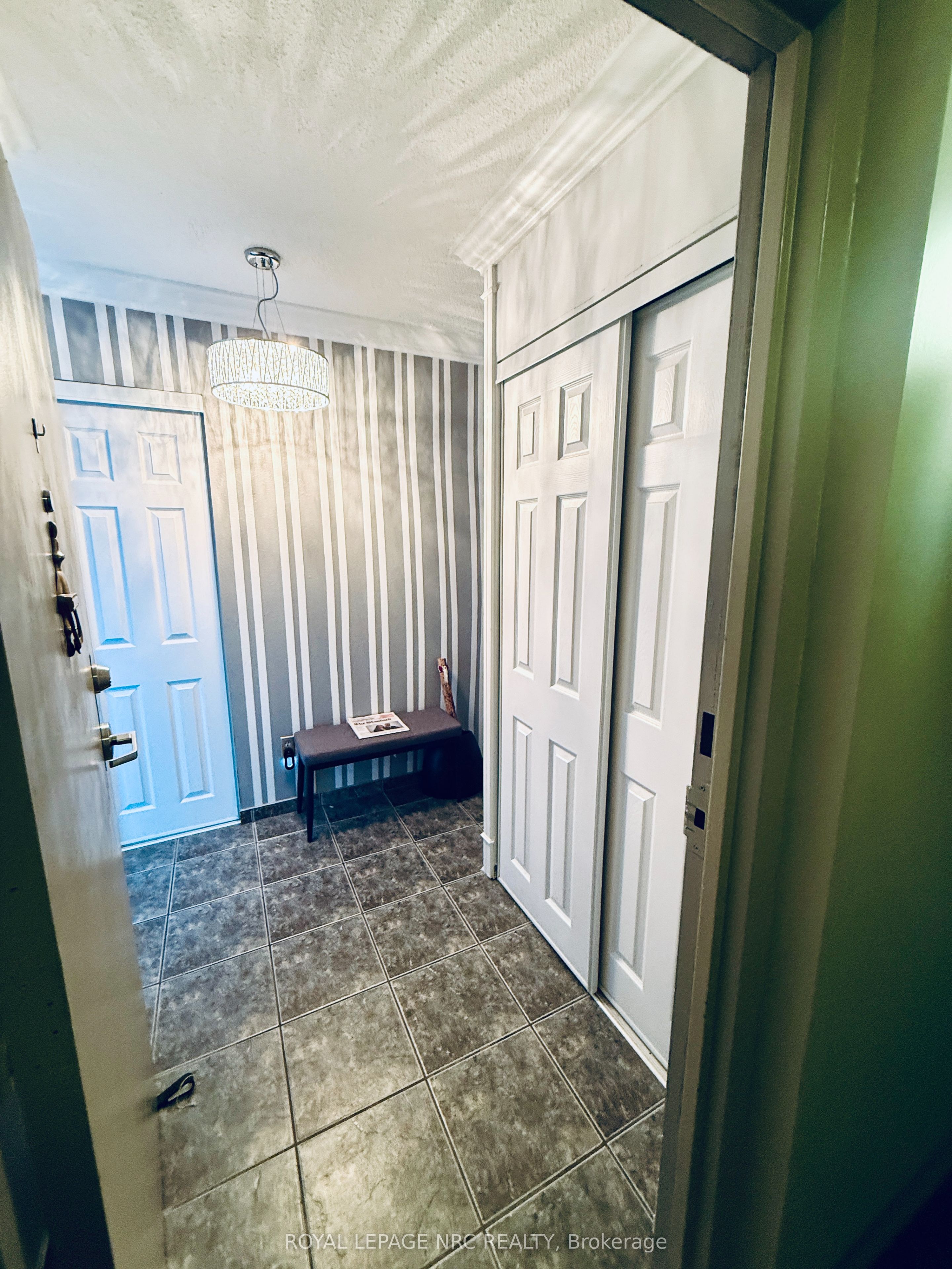 Photo 5 of Unit 902, 7 Gale Crescent, St. Catharines, E. Chester — HOMEH