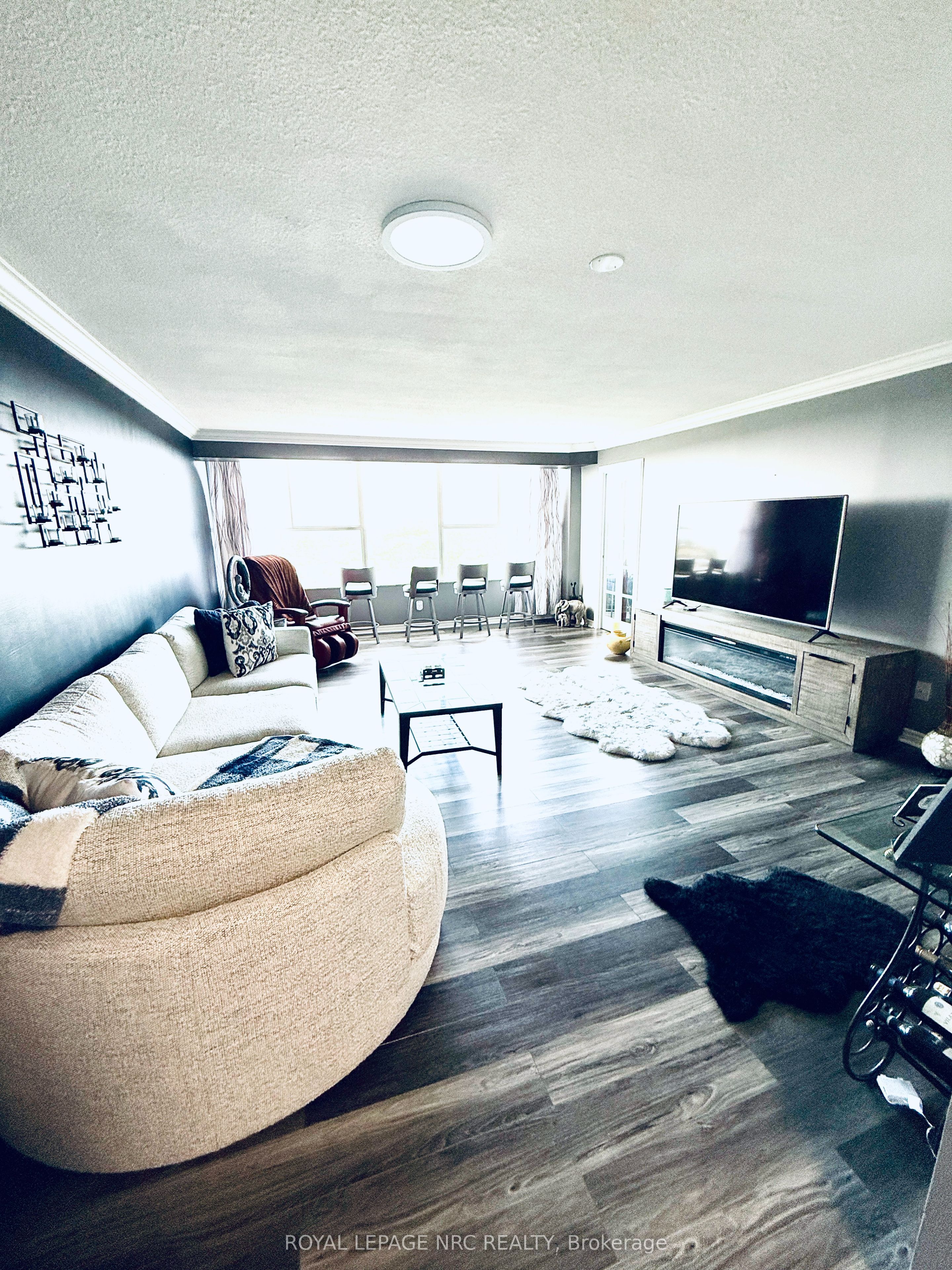 Photo 10 of Unit 902, 7 Gale Crescent, St. Catharines, E. Chester — HOMEH