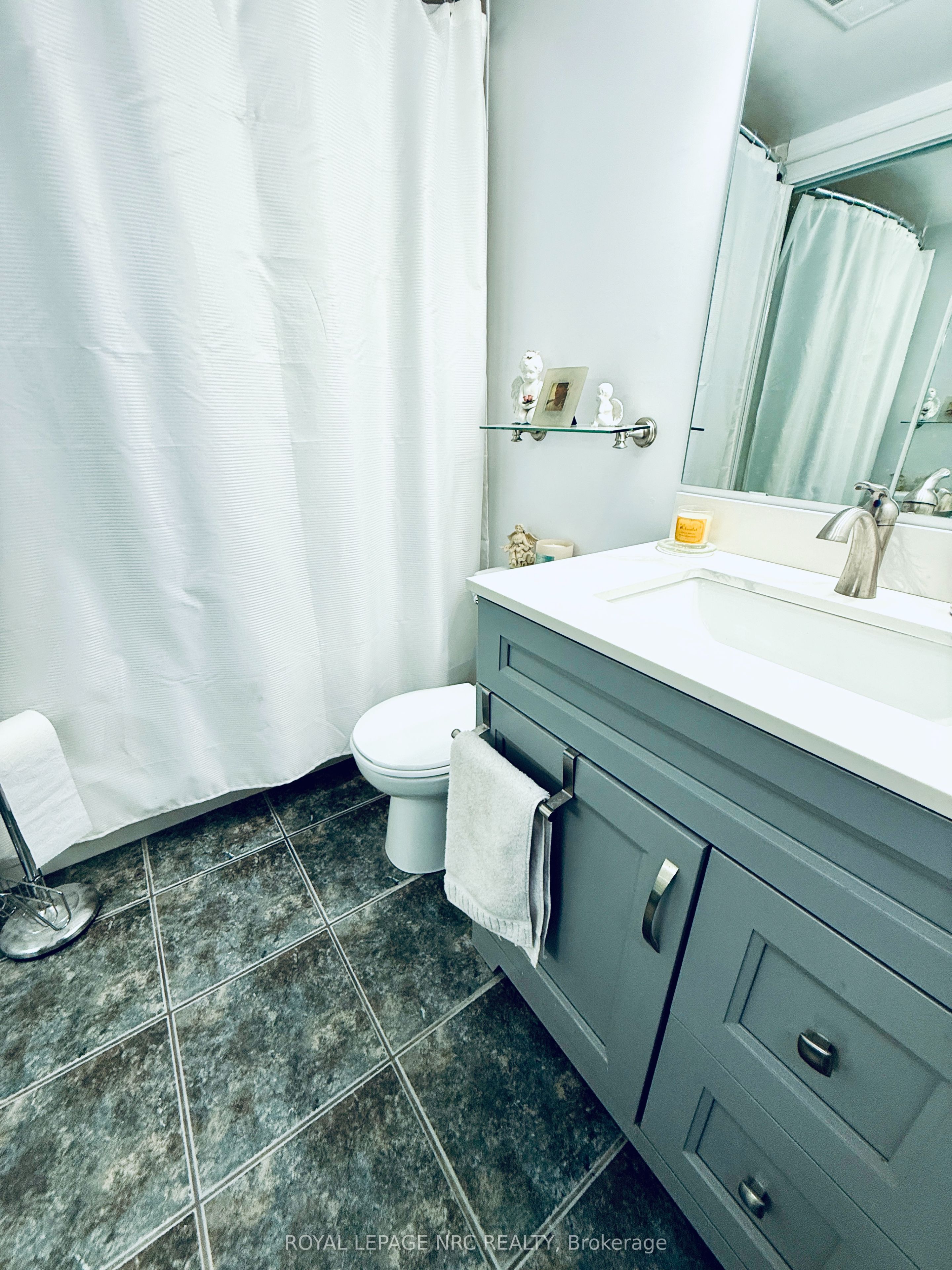 Photo 14 of Unit 902, 7 Gale Crescent, St. Catharines, E. Chester — HOMEH