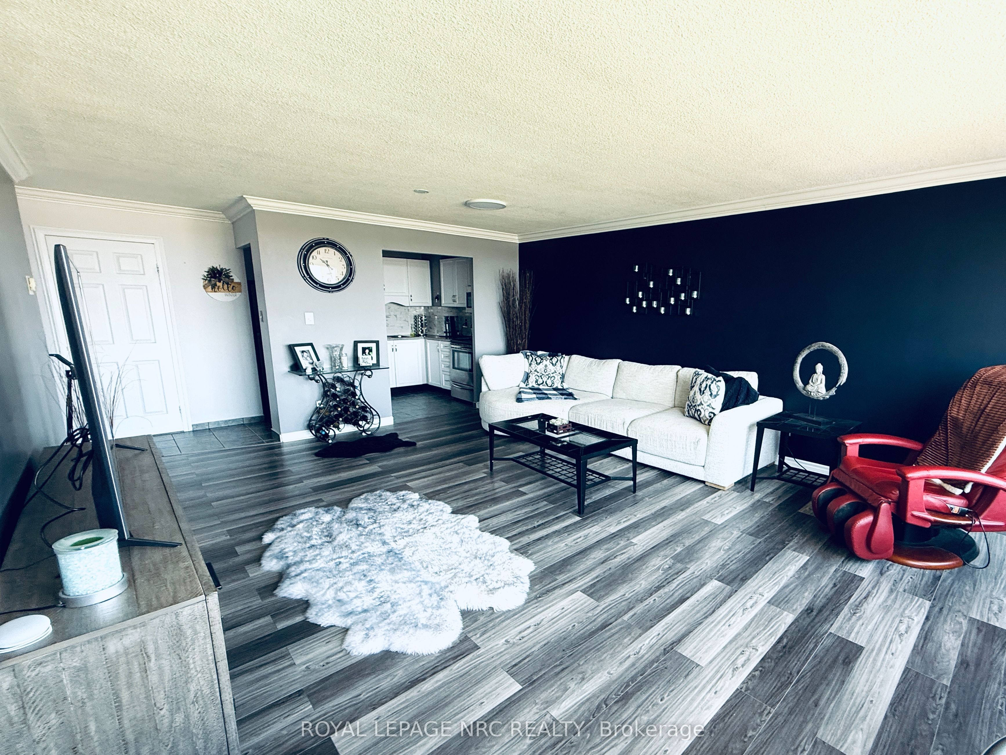 Photo 8 of Unit 902, 7 Gale Crescent, St. Catharines, E. Chester — HOMEH