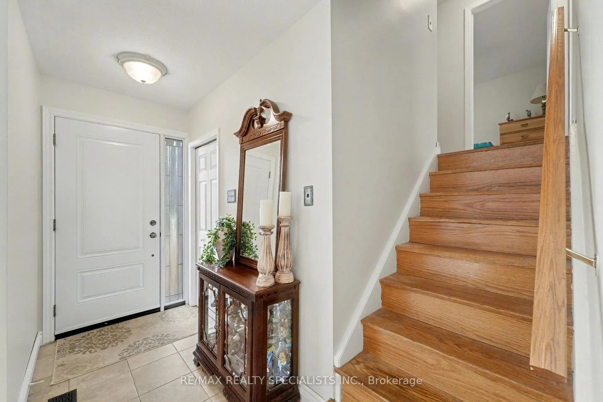 Photo 3 of 2 Chesterfield Road, Brampton, Brampton East — HOMEH