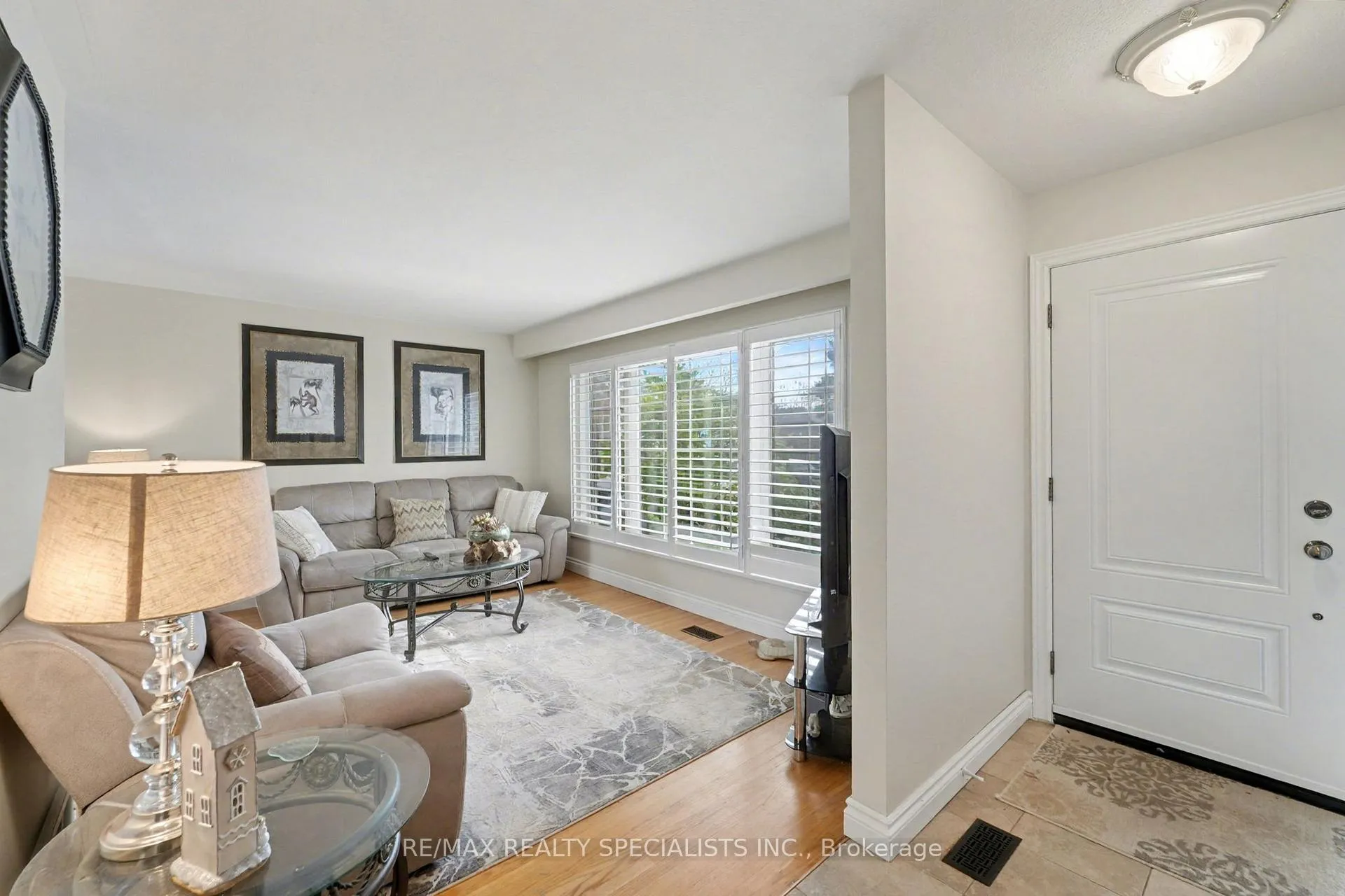 Photo 4 of 2 Chesterfield Road, Brampton, Brampton East — HOMEH