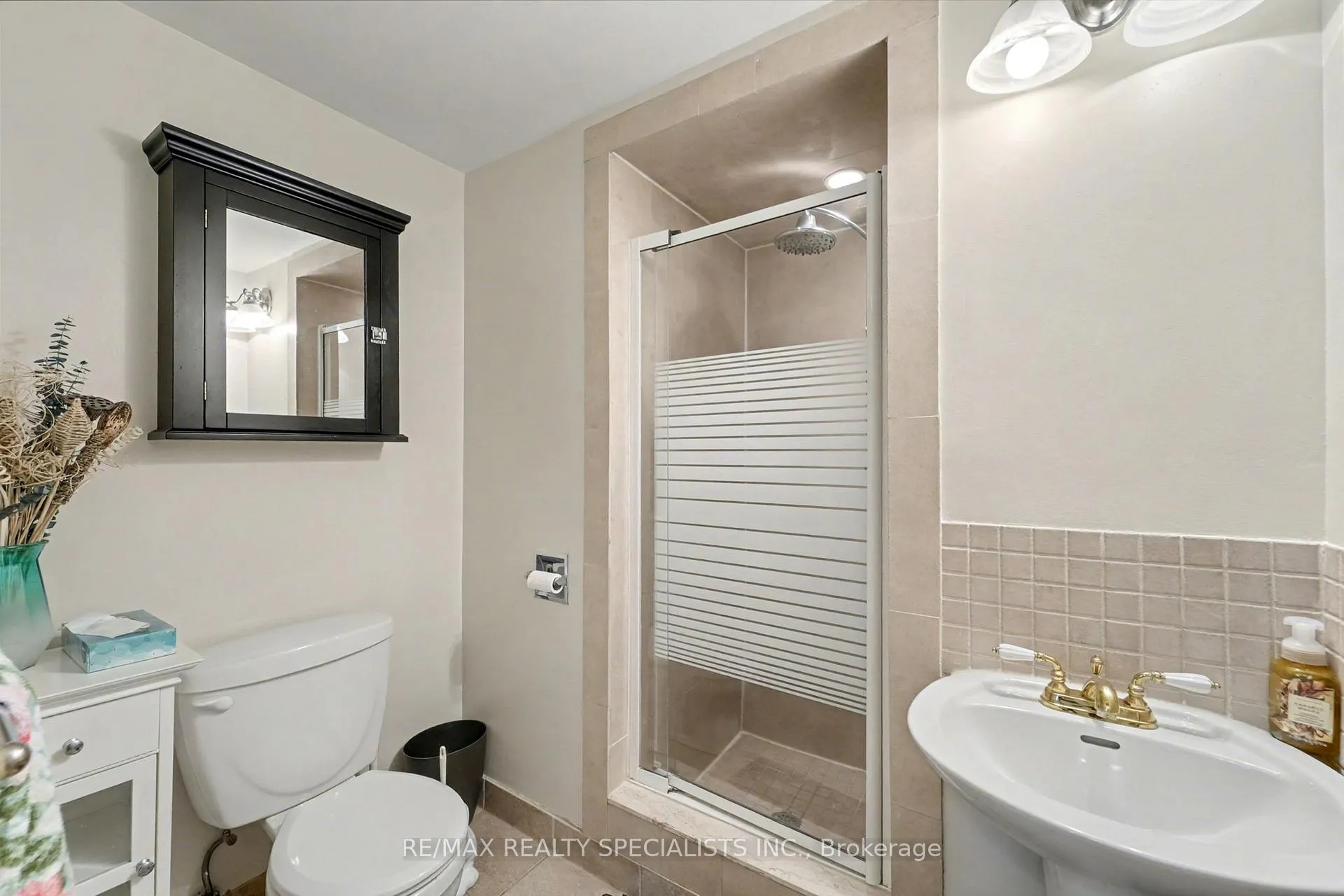 Photo 12 of 2 Chesterfield Road, Brampton, Brampton East — HOMEH
