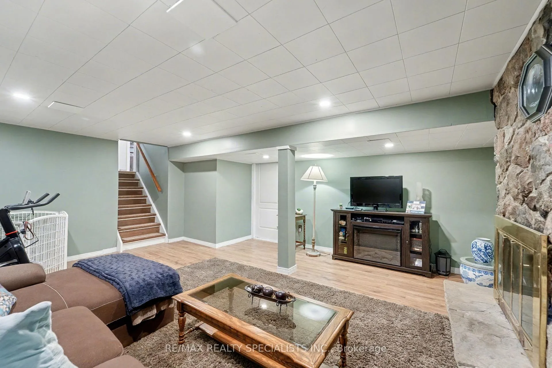 Photo 15 of 2 Chesterfield Road, Brampton, Brampton East — HOMEH