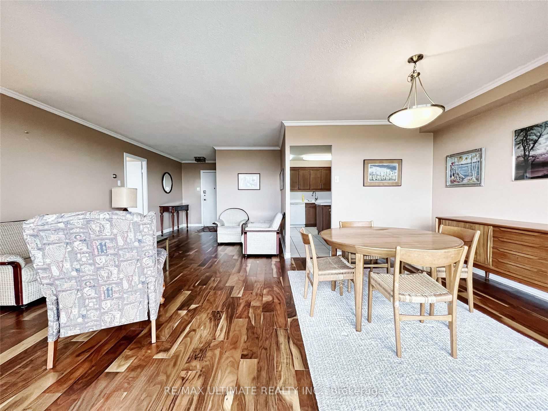 Photo 6 of Unit 912, 8111 Yonge Street, Markham, Royal Orchard — HOMEH