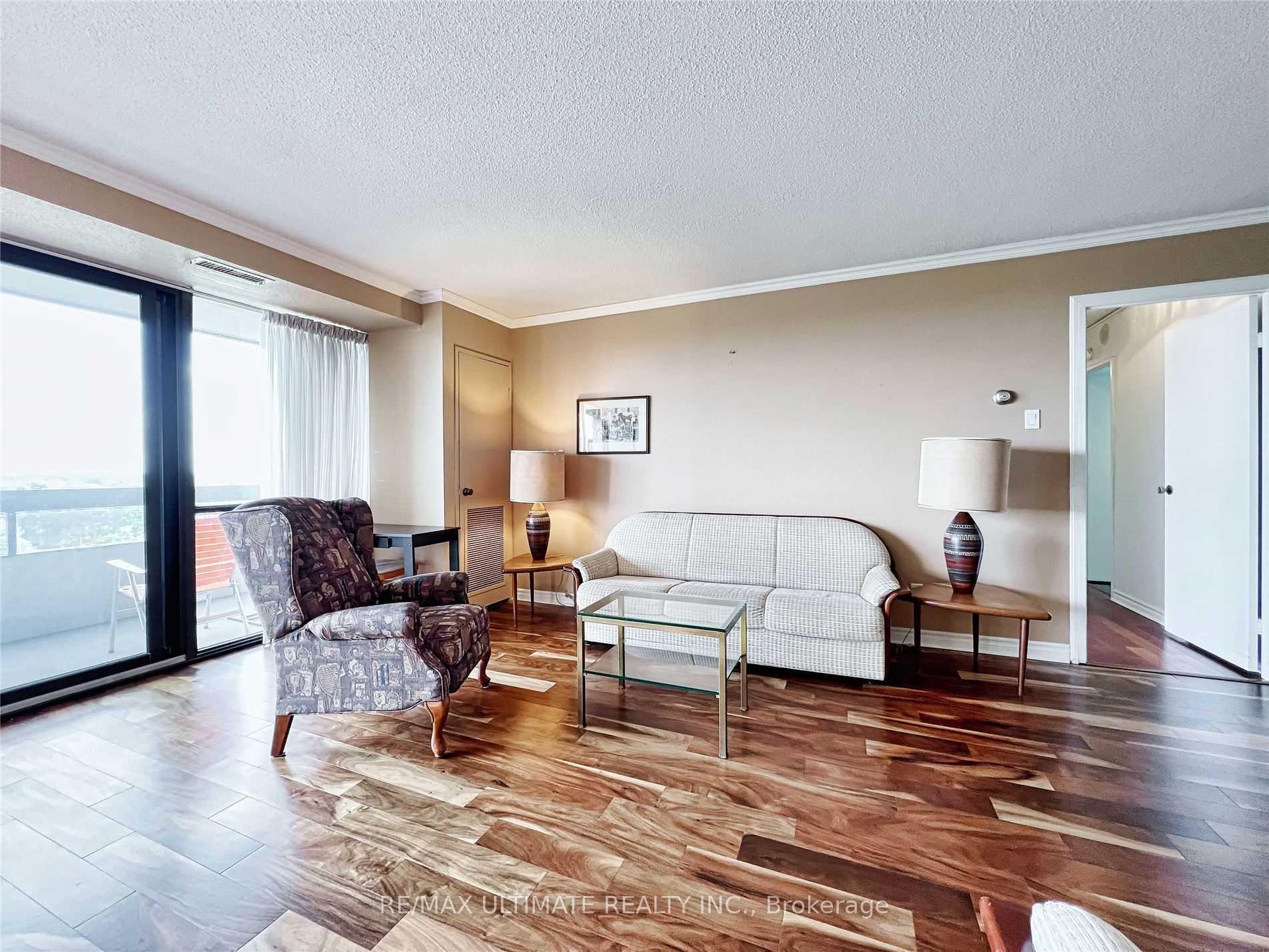 Photo 9 of Unit 912, 8111 Yonge Street, Markham, Royal Orchard — HOMEH