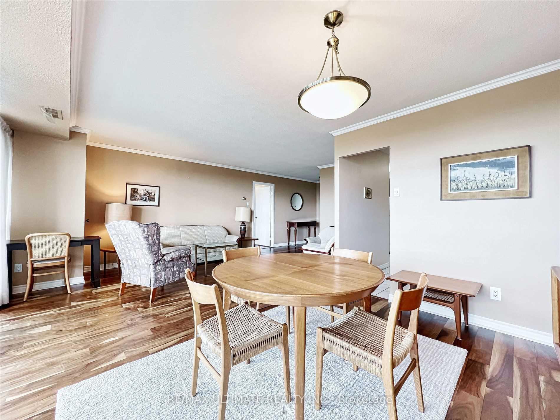 Photo 10 of Unit 912, 8111 Yonge Street, Markham, Royal Orchard — HOMEH