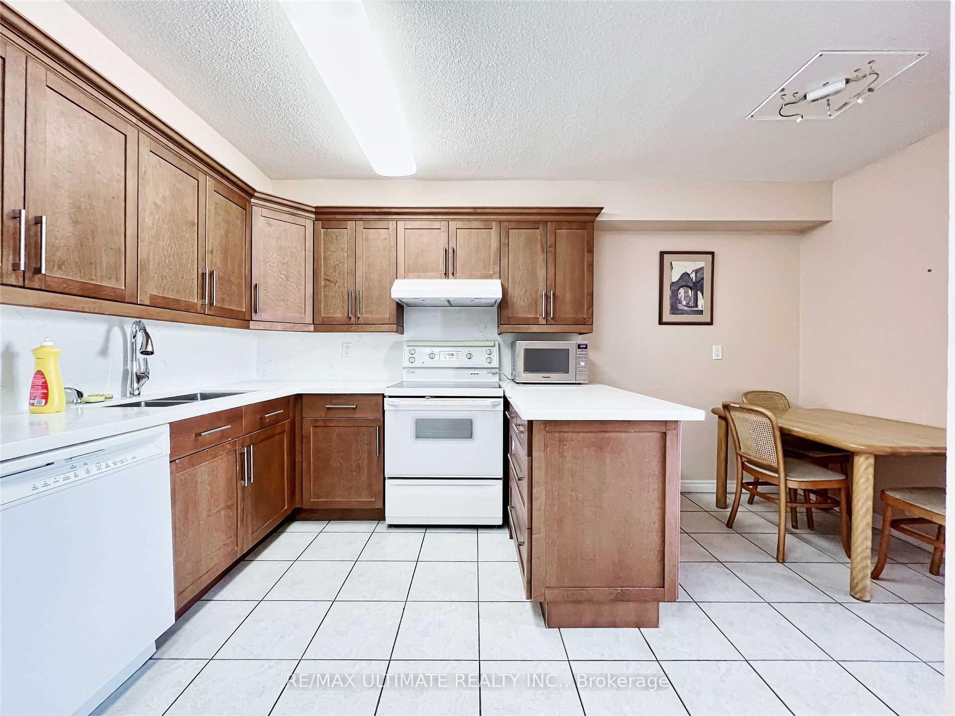Photo 12 of Unit 912, 8111 Yonge Street, Markham, Royal Orchard — HOMEH