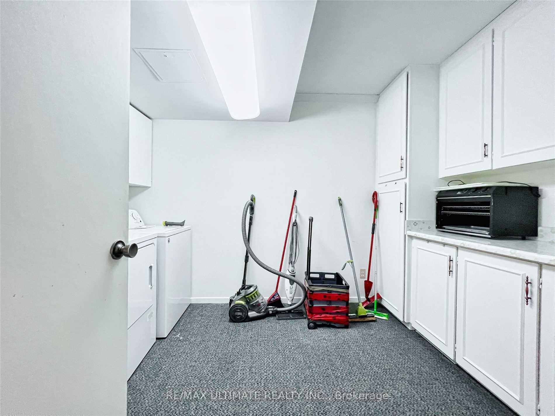 Photo 14 of Unit 912, 8111 Yonge Street, Markham, Royal Orchard — HOMEH