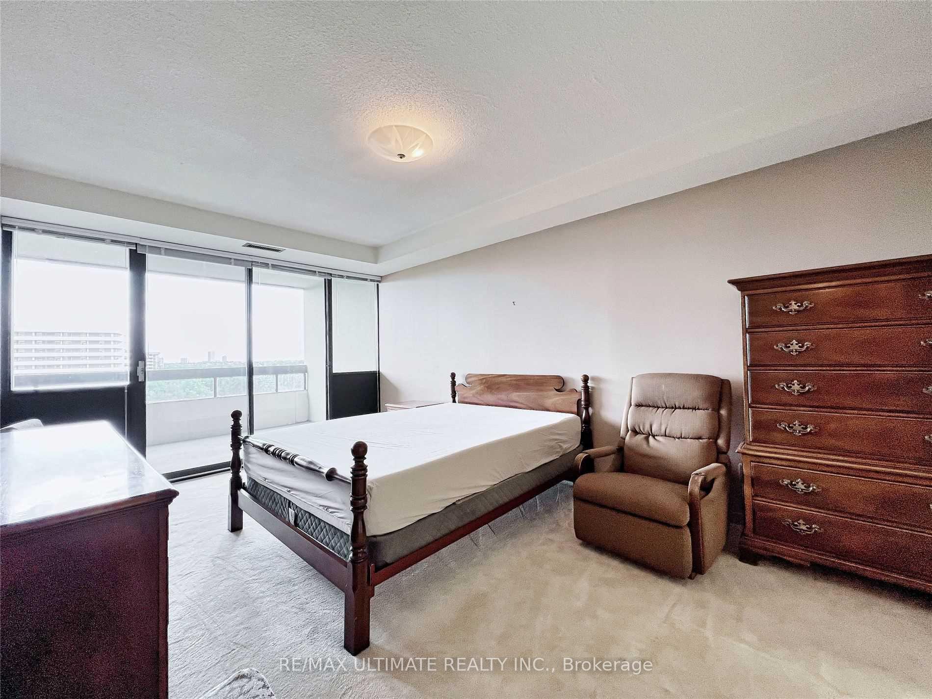 Photo 19 of Unit 912, 8111 Yonge Street, Markham, Royal Orchard — HOMEH