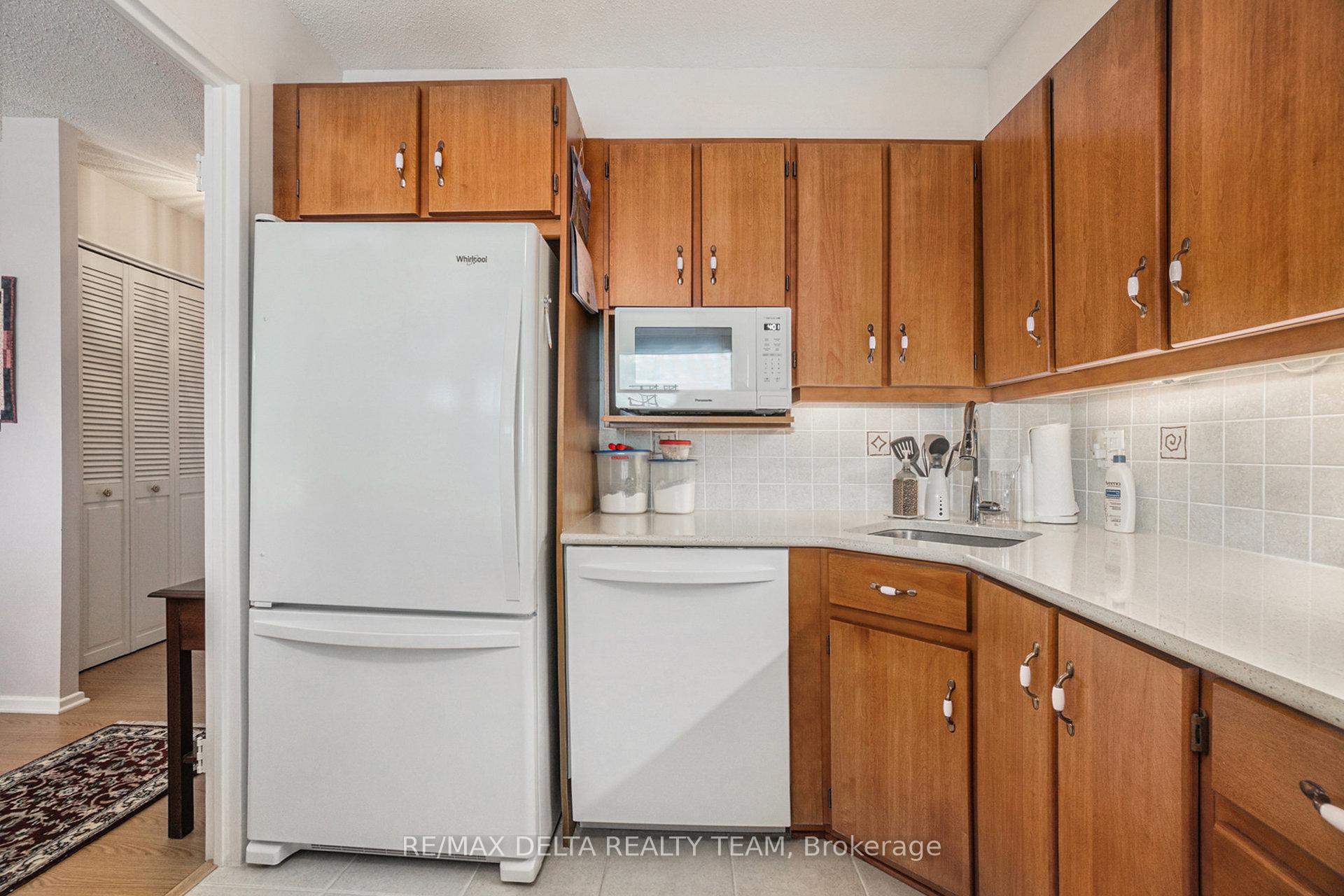 Photo 14 of Unit 1018, 20 Chesterton Drive, Ottawa, Borden Farm/Stewart Farm/Carleton Heights/Parkwood Hills — HOMEH