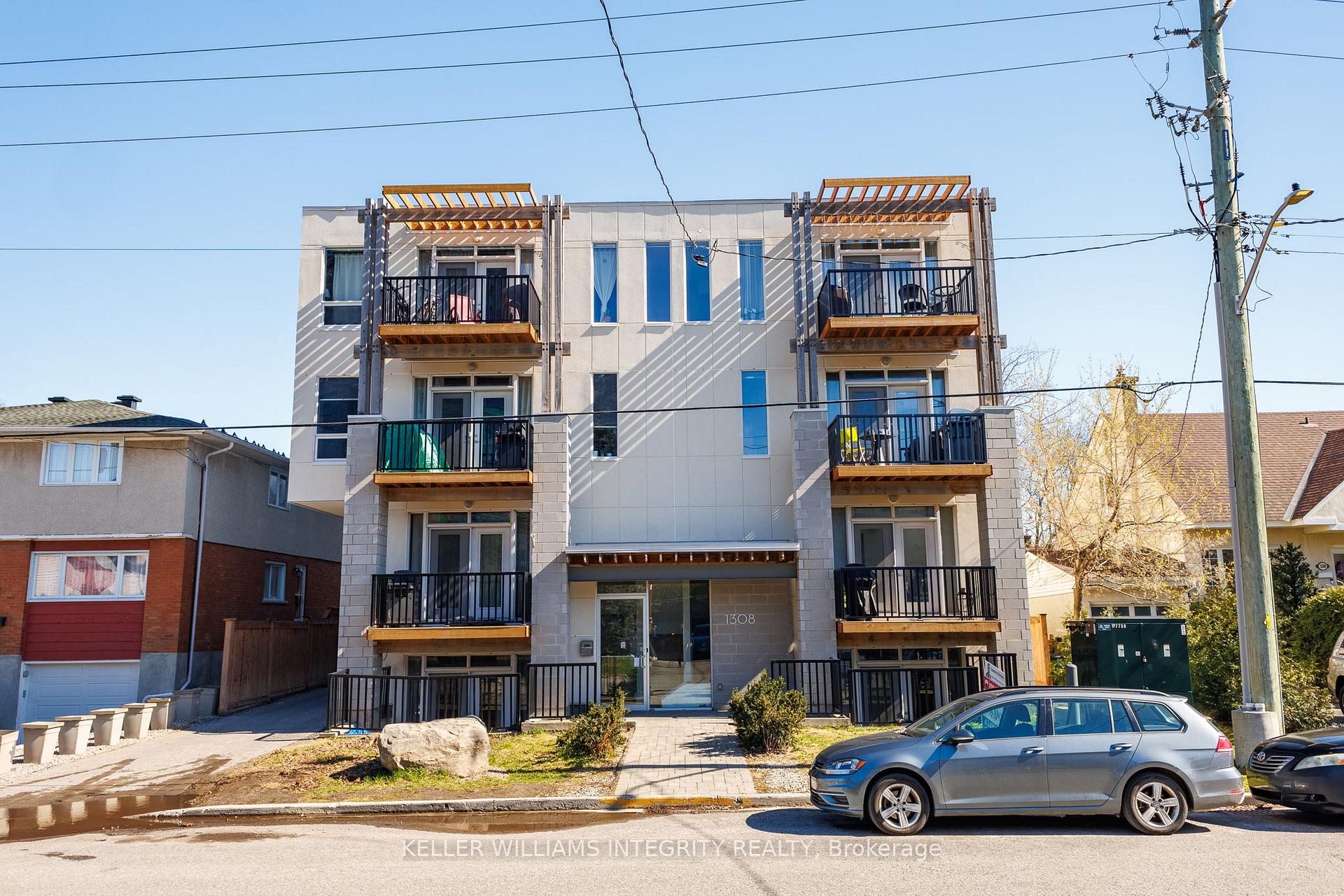 Front of Unit 202, 1308 Thames Street