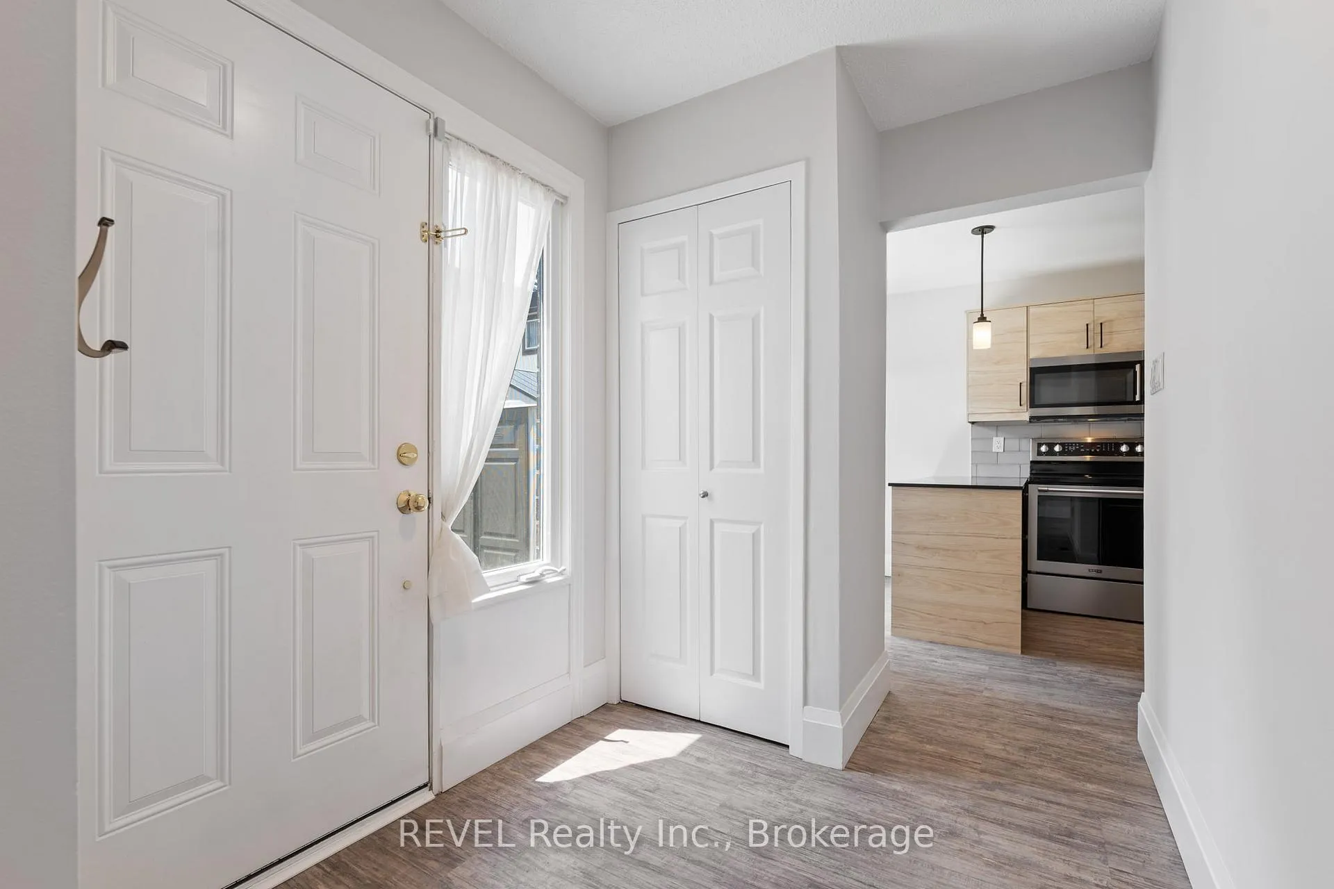 Photo 4 of Unit 109, 45 Marksam Road, Guelph, Willow West/Sugarbush/West Acres — HOMEH