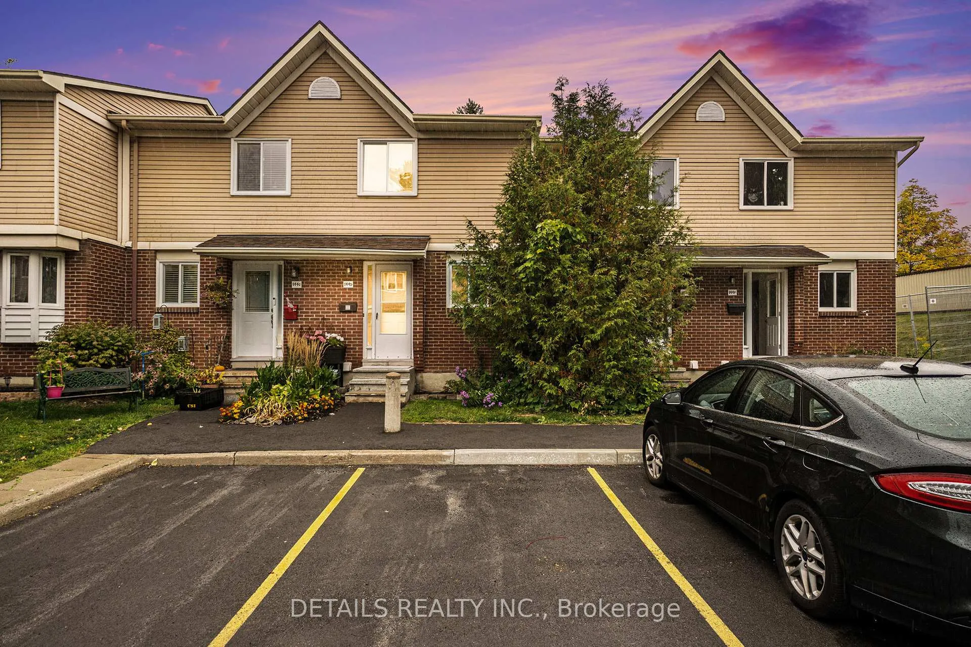 Photo 1 of Unit 9, 144 Valley Stream, Unit D Drive, Ottawa, Leslie Park — HOMEH