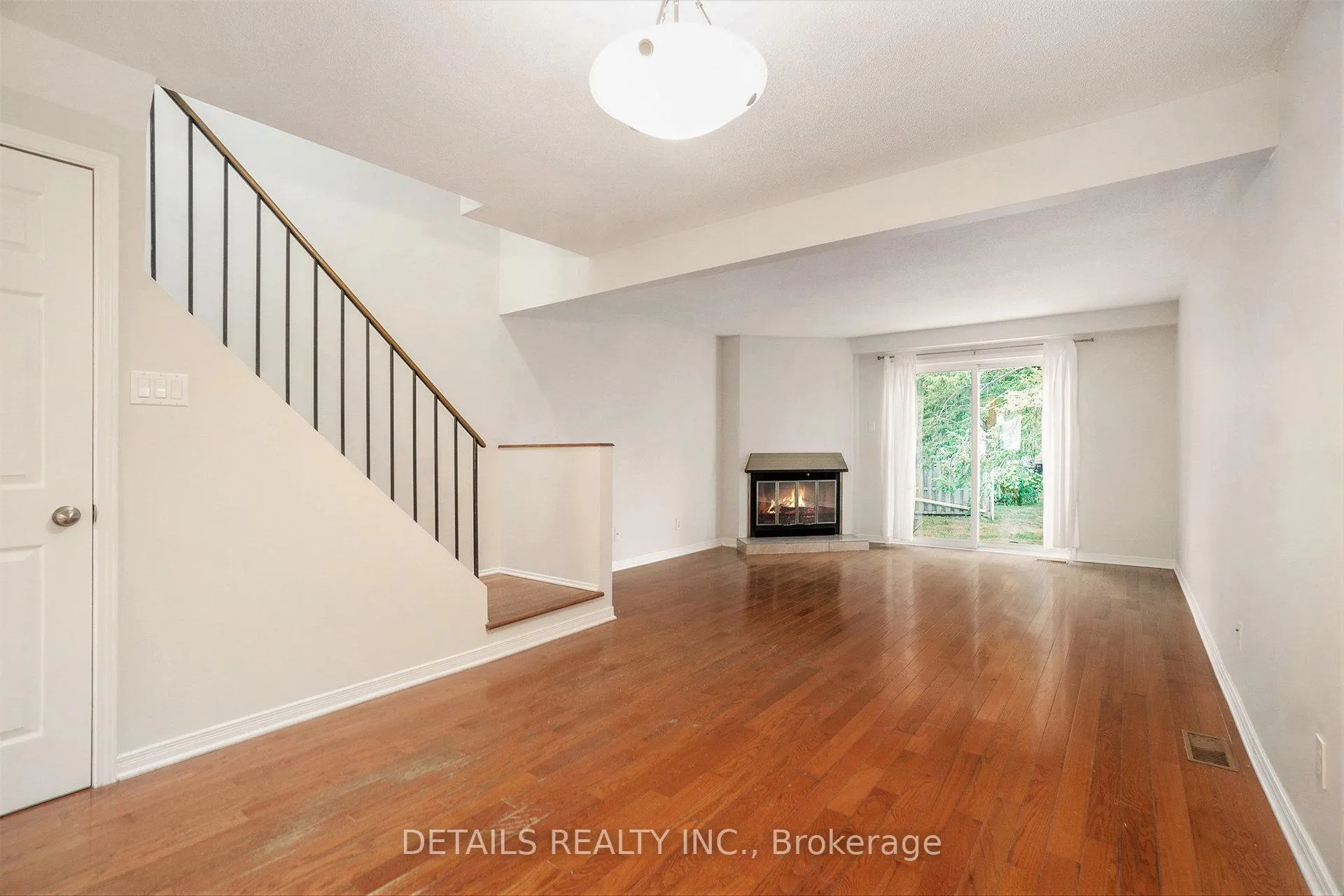 Photo 2 of Unit 9, 144 Valley Stream, Unit D Drive, Ottawa, Leslie Park — HOMEH