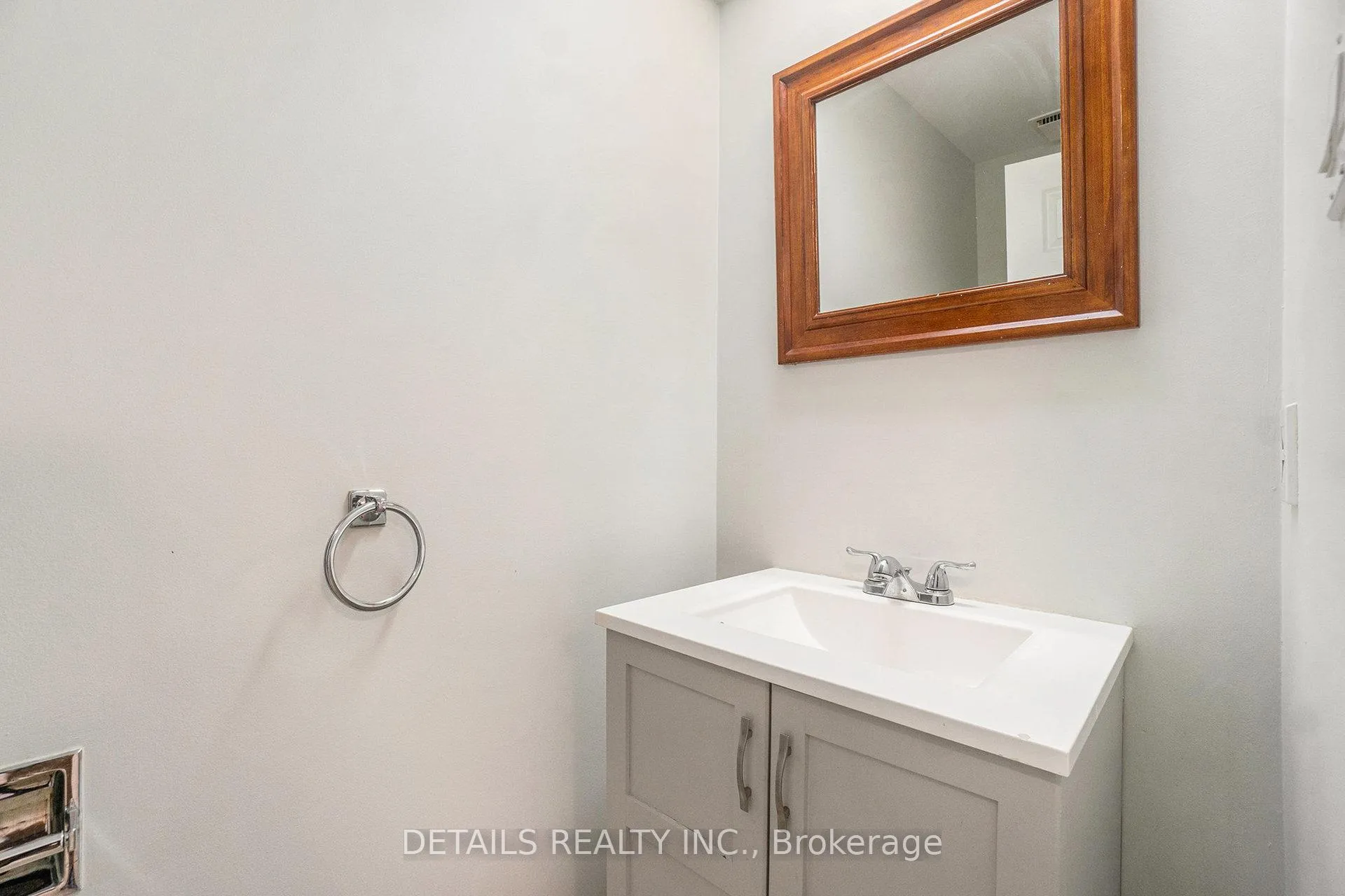 Photo 9 of Unit 9, 144 Valley Stream, Unit D Drive, Ottawa, Leslie Park — HOMEH