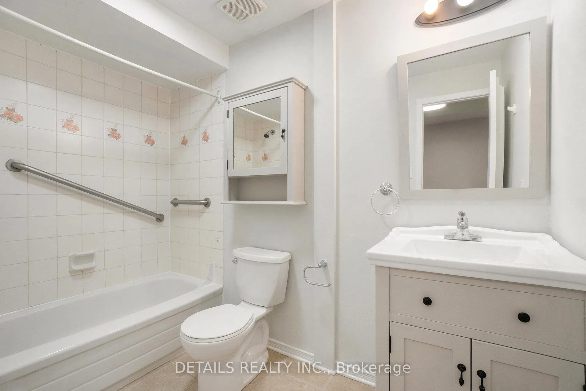 Photo 13 of Unit 9, 144 Valley Stream, Unit D Drive, Ottawa, Leslie Park — HOMEH
