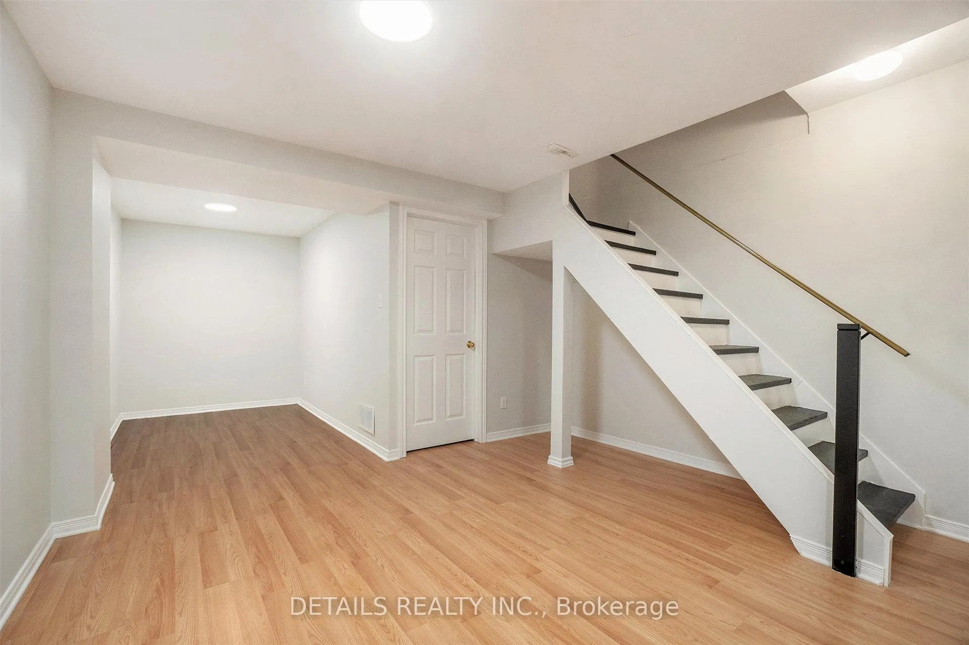 Photo 16 of Unit 9, 144 Valley Stream, Unit D Drive, Ottawa, Leslie Park — HOMEH
