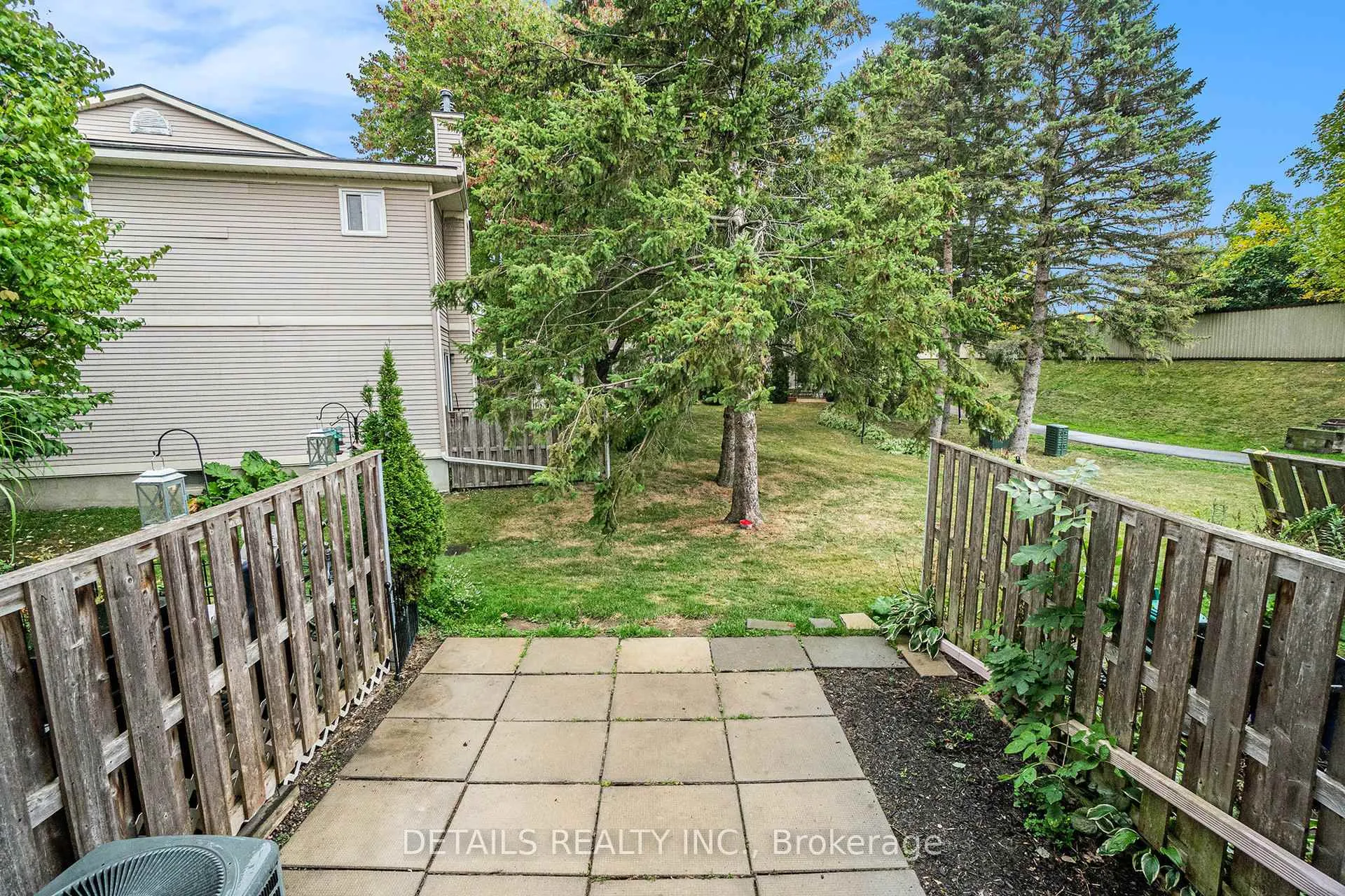 Photo 18 of Unit 9, 144 Valley Stream, Unit D Drive, Ottawa, Leslie Park — HOMEH
