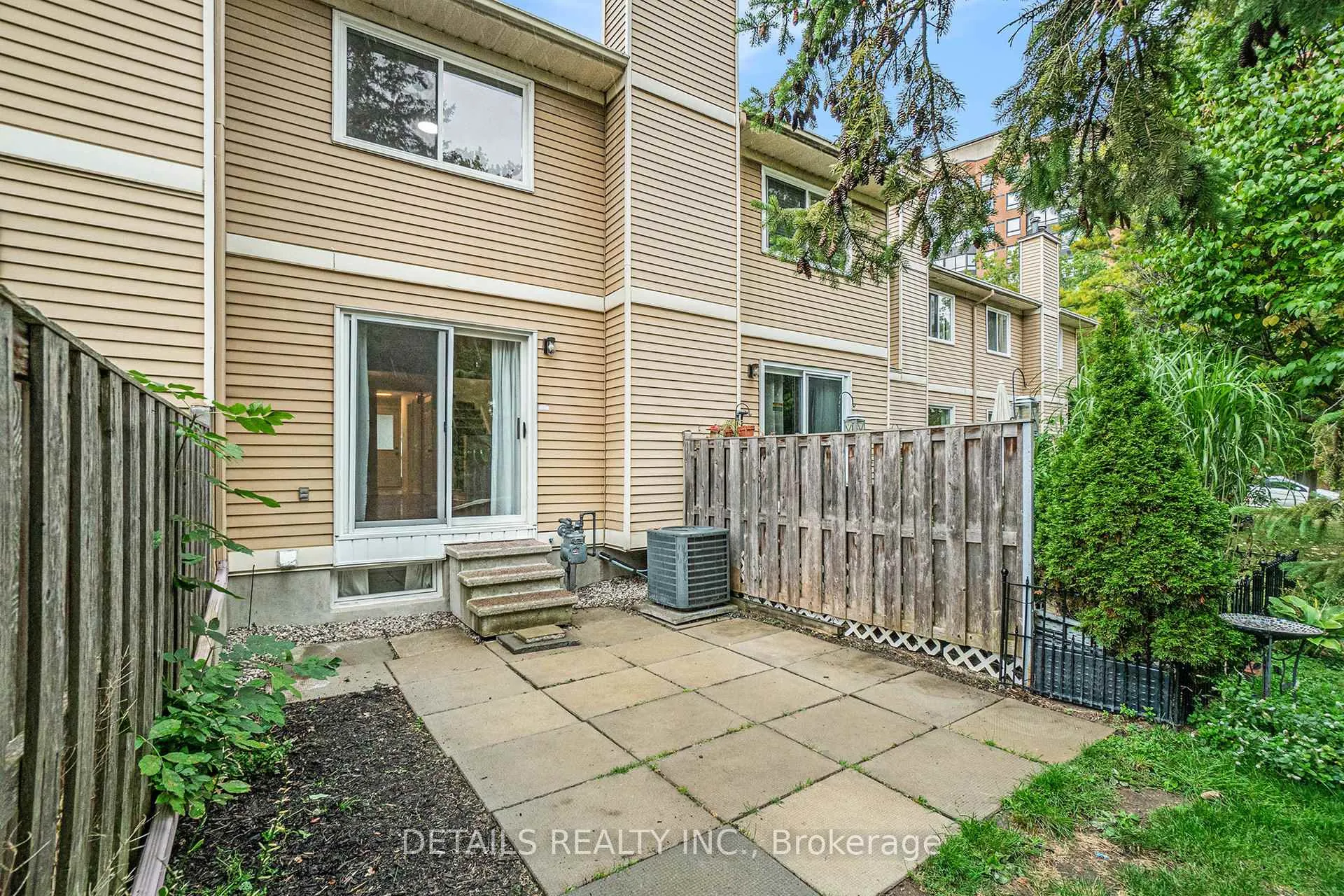 Photo 19 of Unit 9, 144 Valley Stream, Unit D Drive, Ottawa, Leslie Park — HOMEH