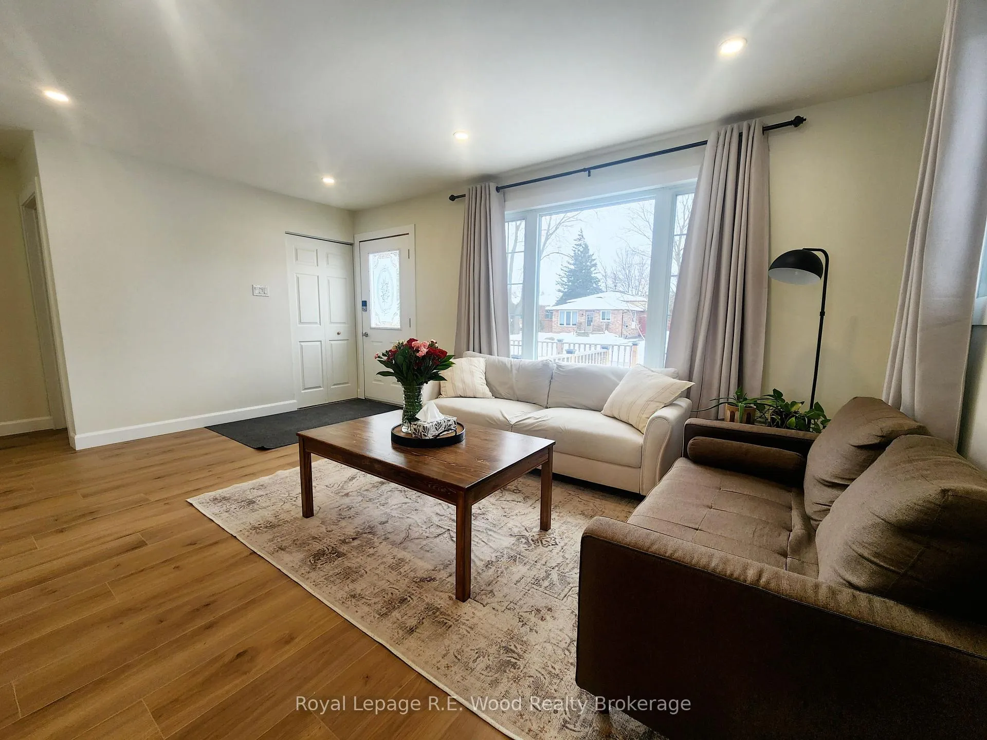 Photo 3 of 6 Centennial Avenue, Tillsonburg — HOMEH