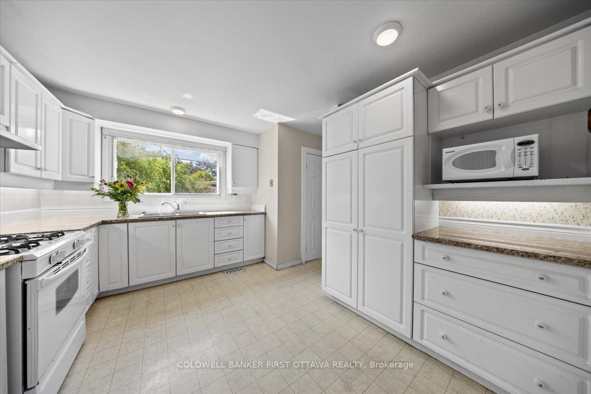 Photo 8 of 2326 Harding Road, Ottawa, Elmvale Acres/Urbandale — HOMEH