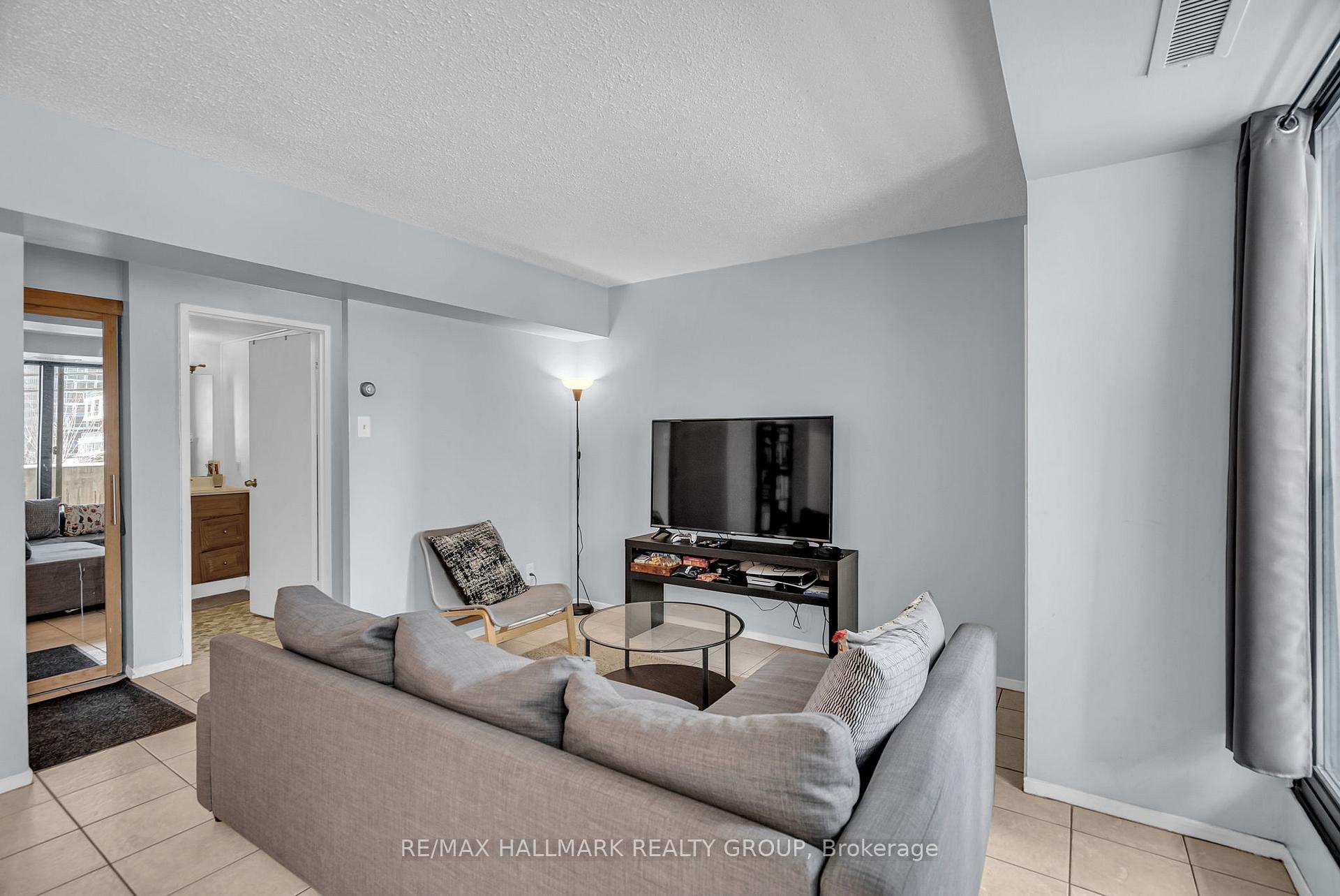 Photo 5 of Unit 202, 200 Bay Street, Ottawa, Ottawa Centre — HOMEH