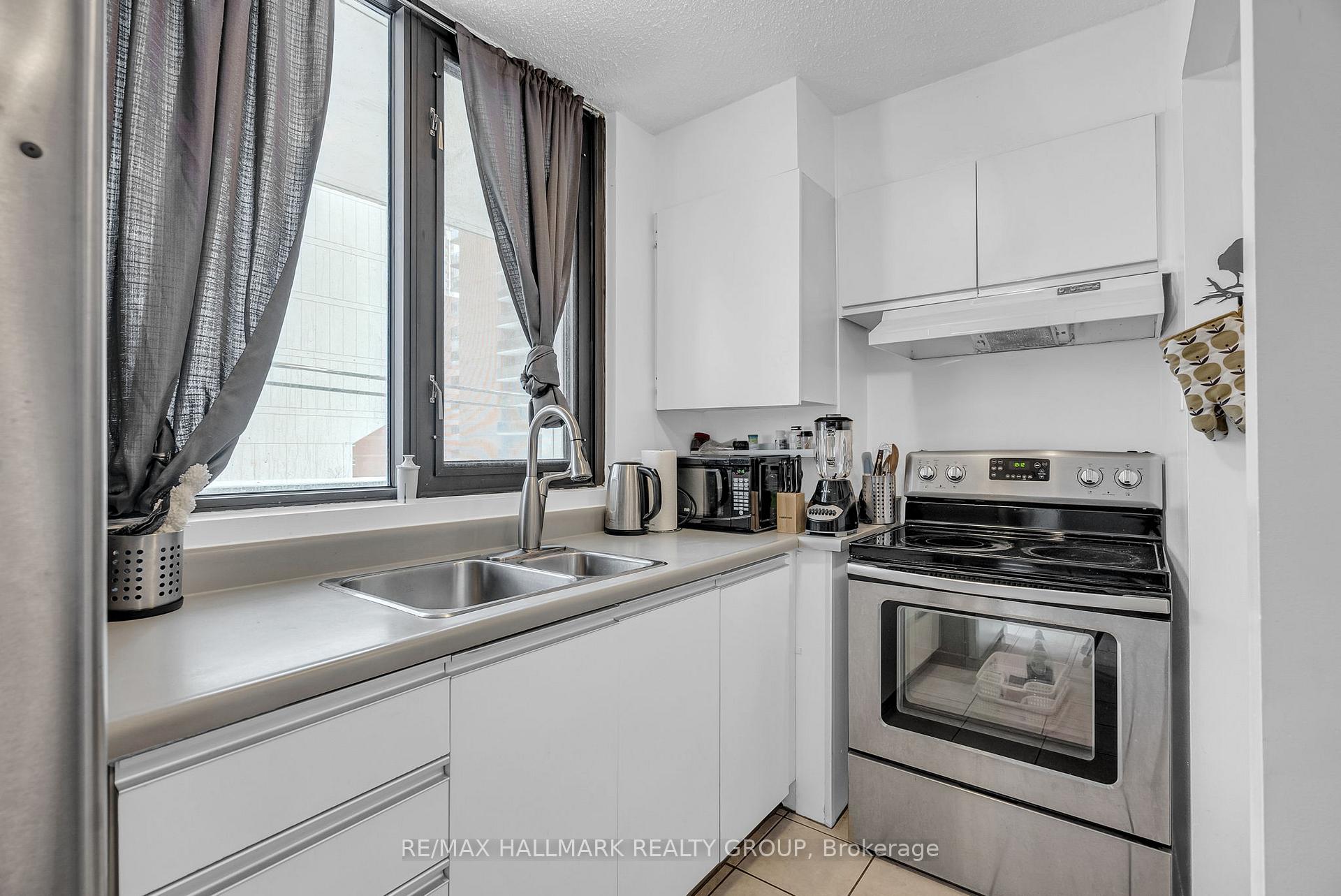 Photo 10 of Unit 202, 200 Bay Street, Ottawa, Ottawa Centre — HOMEH