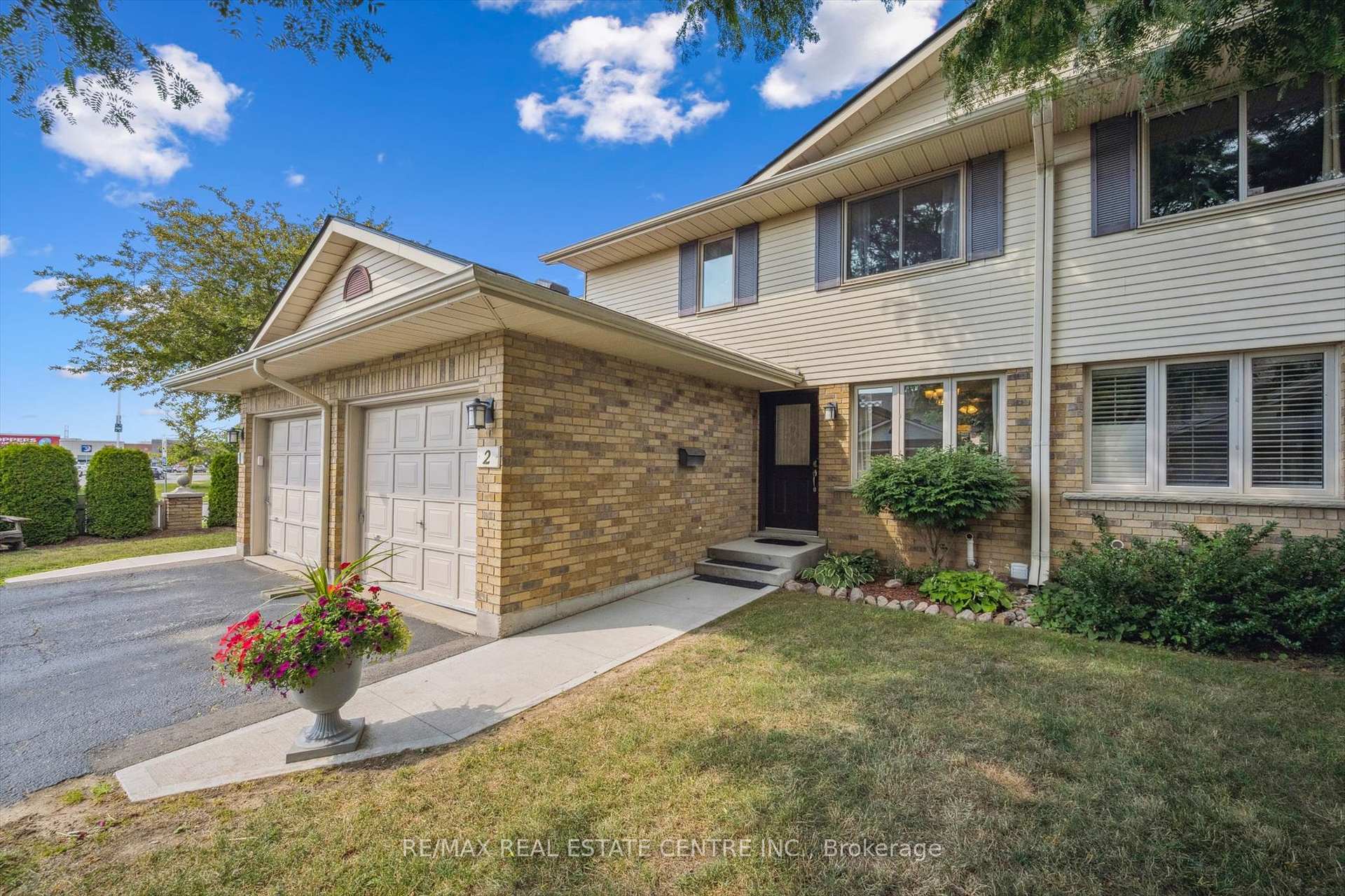 Photo 3 of Unit 2, 375 Kingscourt Drive, Waterloo — HOMEH