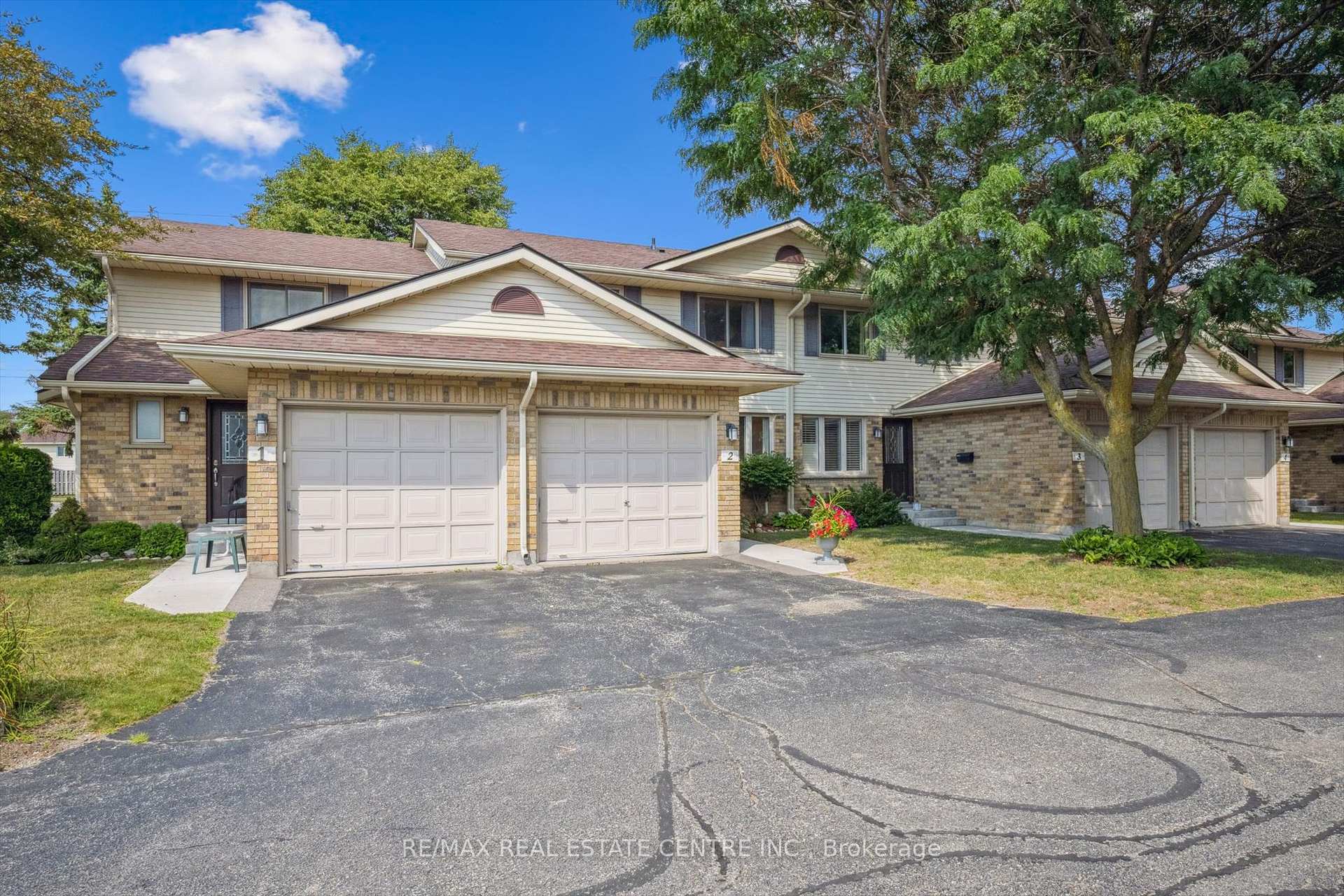 Photo 4 of Unit 2, 375 Kingscourt Drive, Waterloo — HOMEH