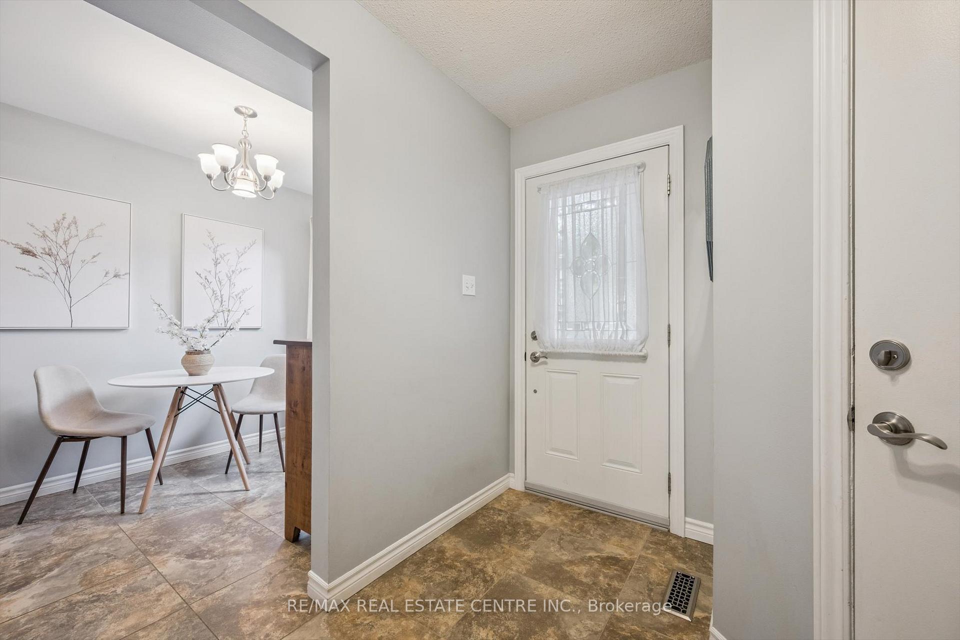 Photo 5 of Unit 2, 375 Kingscourt Drive, Waterloo — HOMEH