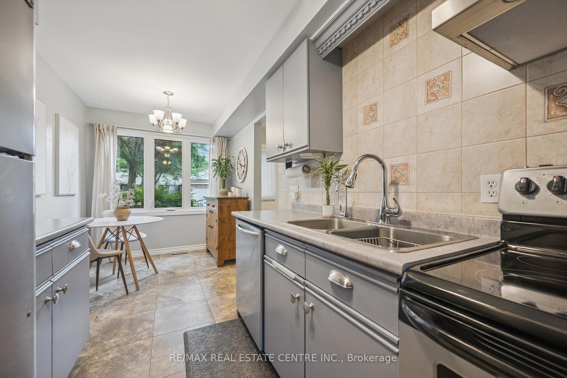 Photo 12 of Unit 2, 375 Kingscourt Drive, Waterloo — HOMEH