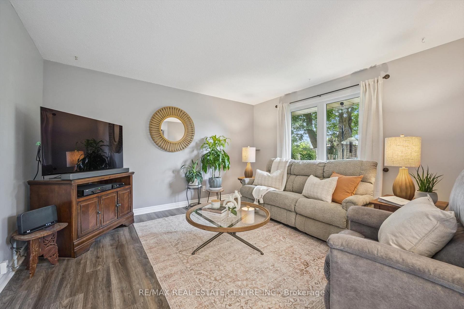 Photo 16 of Unit 2, 375 Kingscourt Drive, Waterloo — HOMEH
