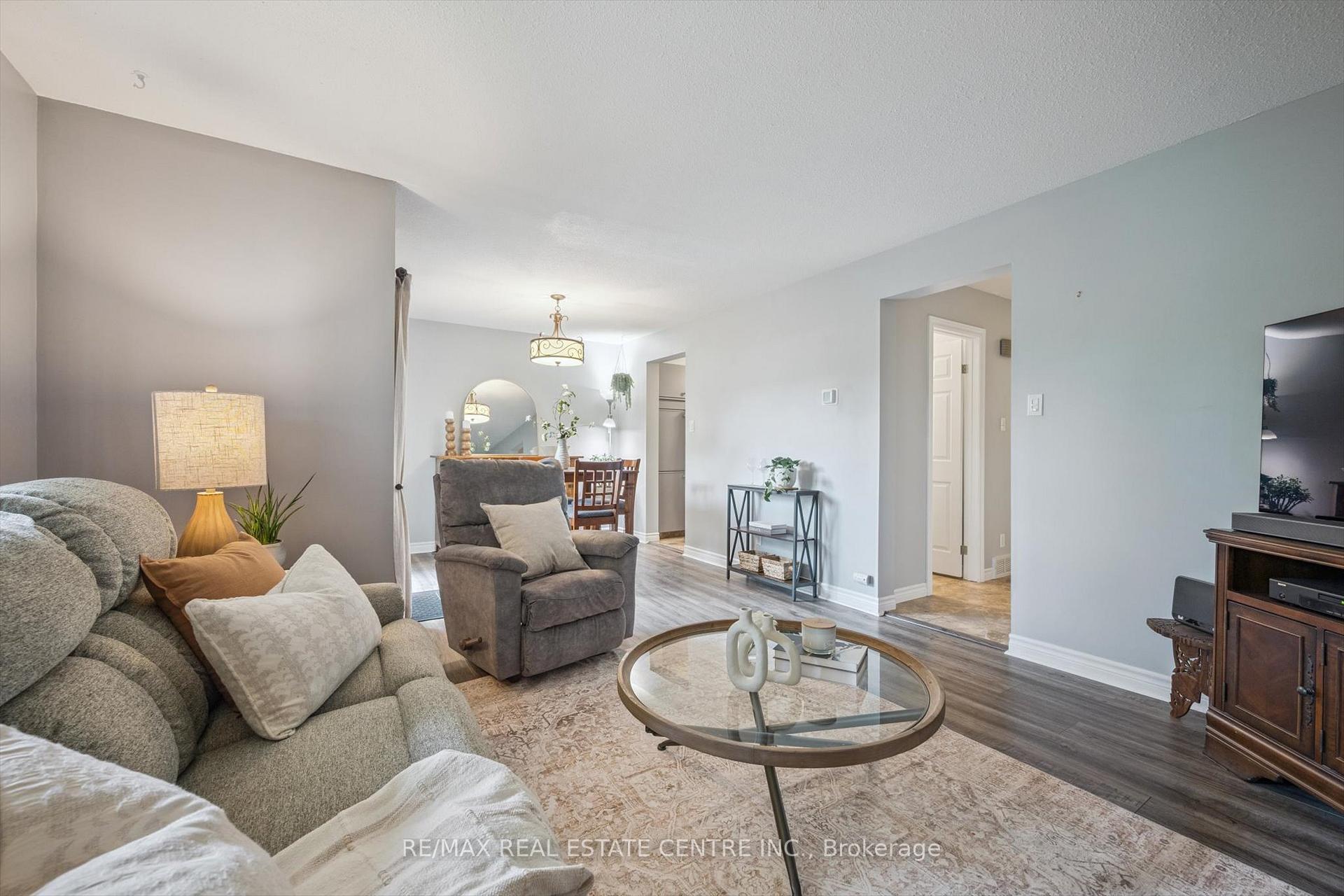 Photo 17 of Unit 2, 375 Kingscourt Drive, Waterloo — HOMEH