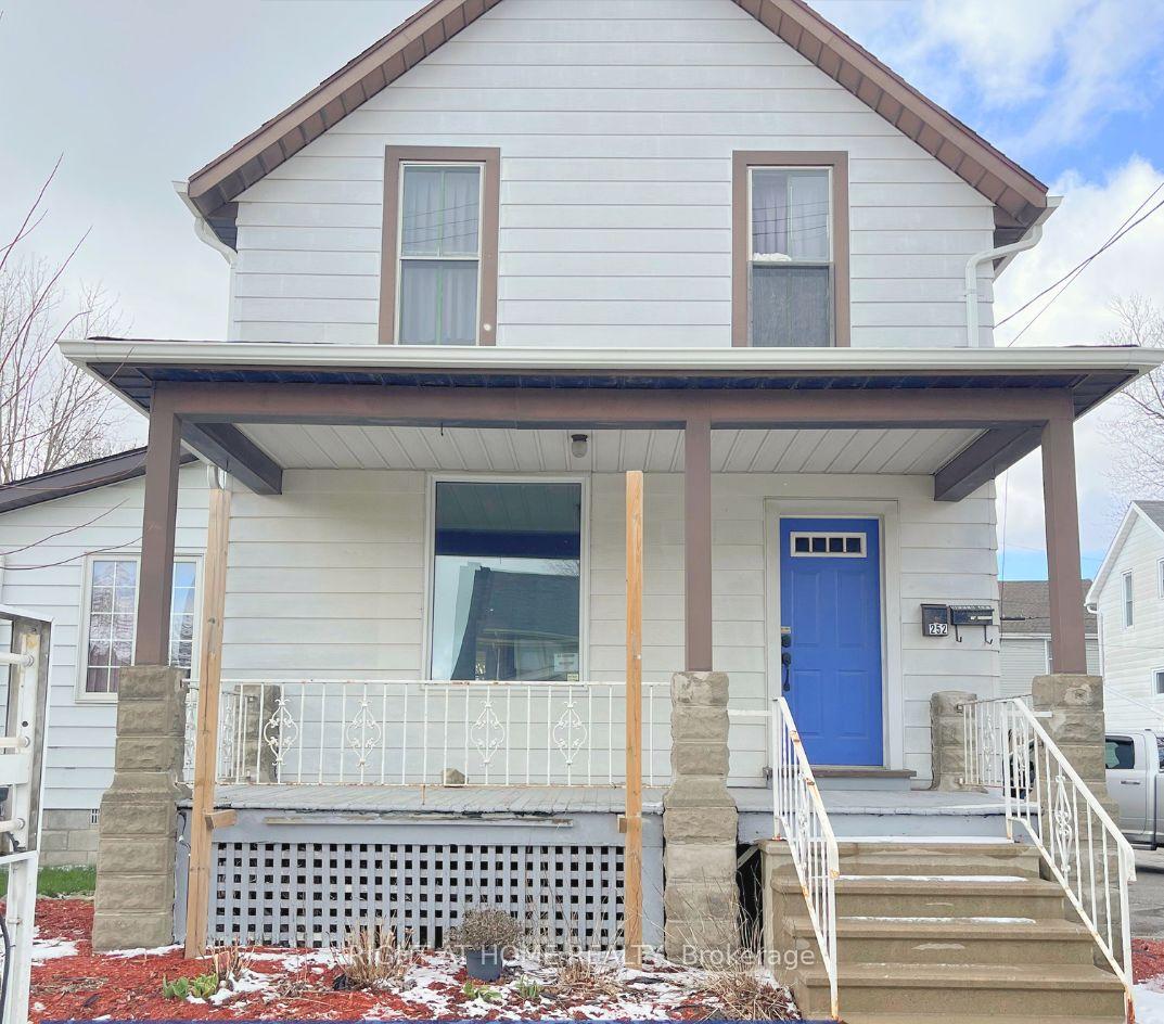 Front of 252 Queen Street