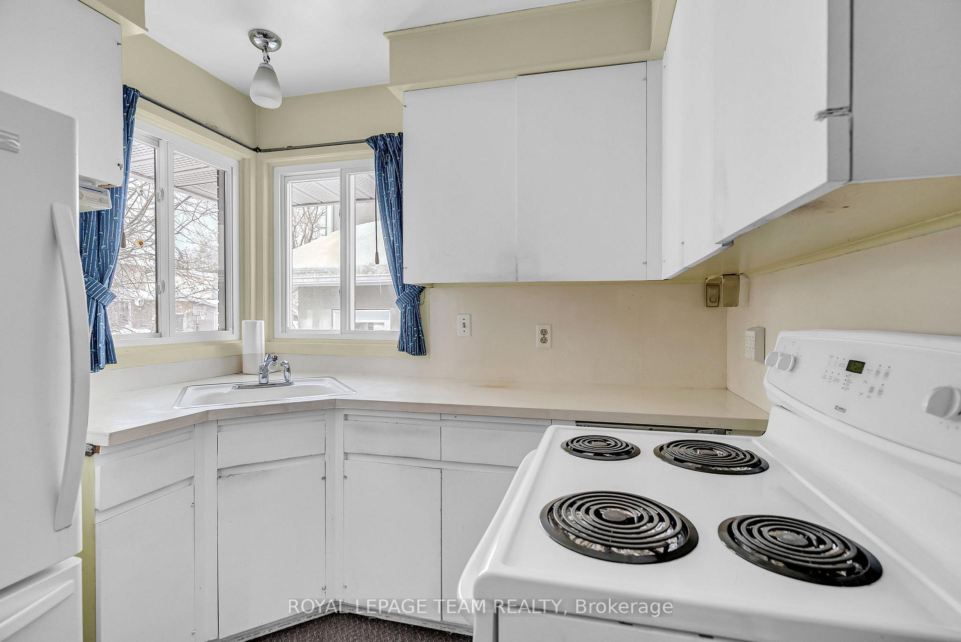Photo 11 of 461 Parr Avenue, Ottawa, Laurentianview — HOMEH