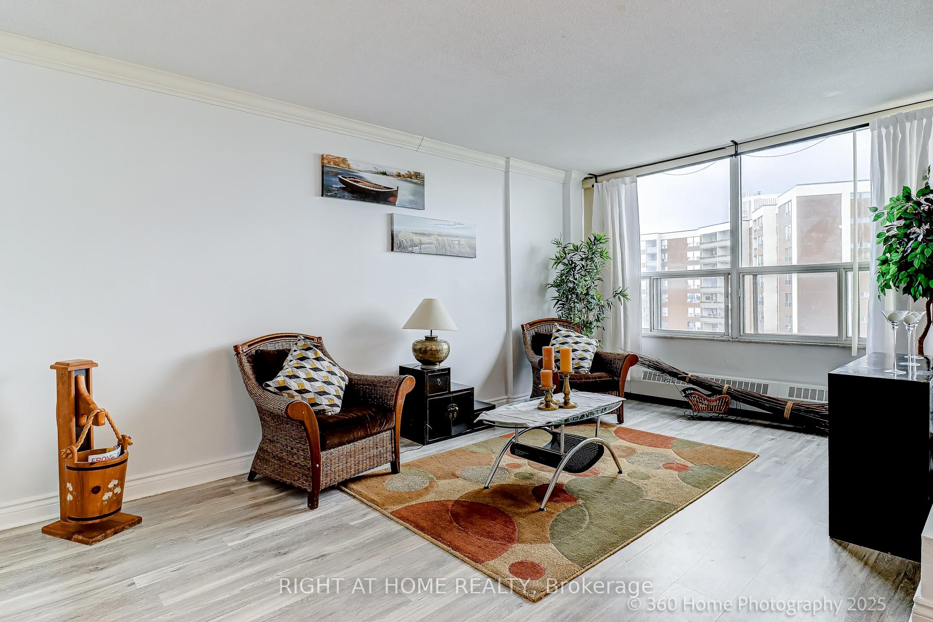 Photo 4 of Unit 1709, 60 Pavane Link Way, Toronto, Flemingdon Park — HOMEH